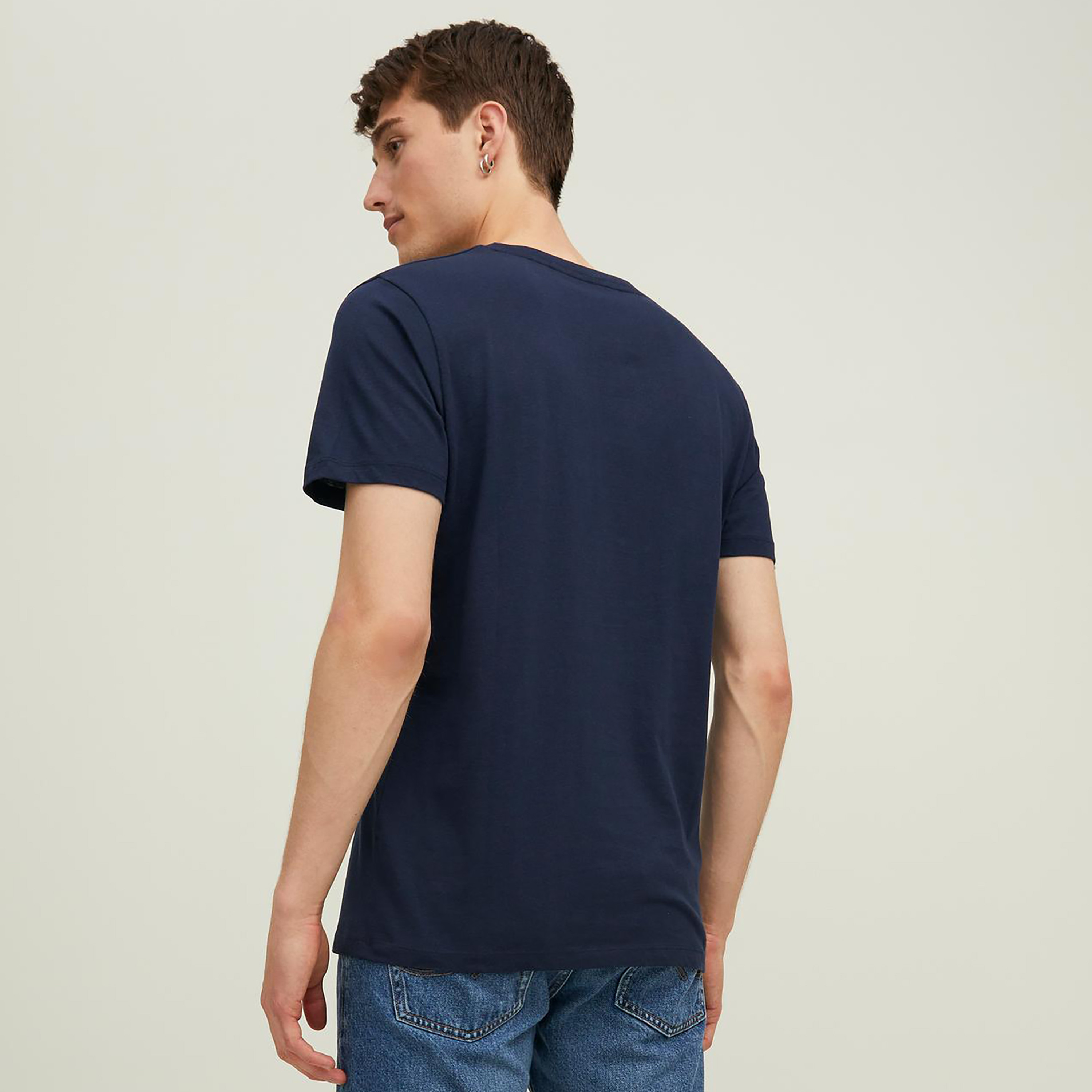 تي شيرت من جاك آند جونز مطبوع بأكمام قصيرة و ياقة مستديرة-men-clothing-tshirtsandpolos-tshirts-image-4