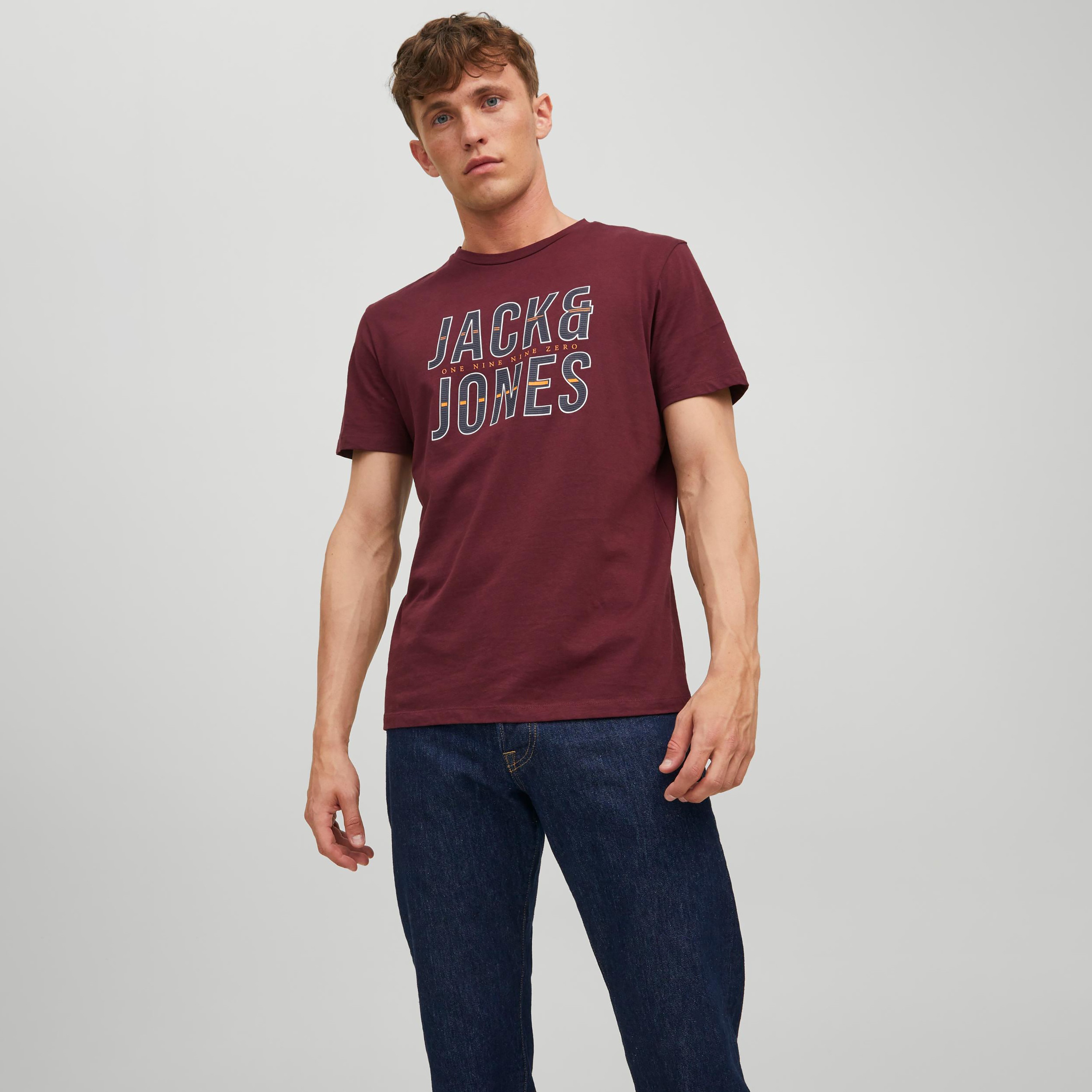 تي شيرت من جاك آند جونز مطبوع بأكمام قصيرة و ياقة مستديرة-men-clothing-tshirtsandpolos-tshirts-image-9