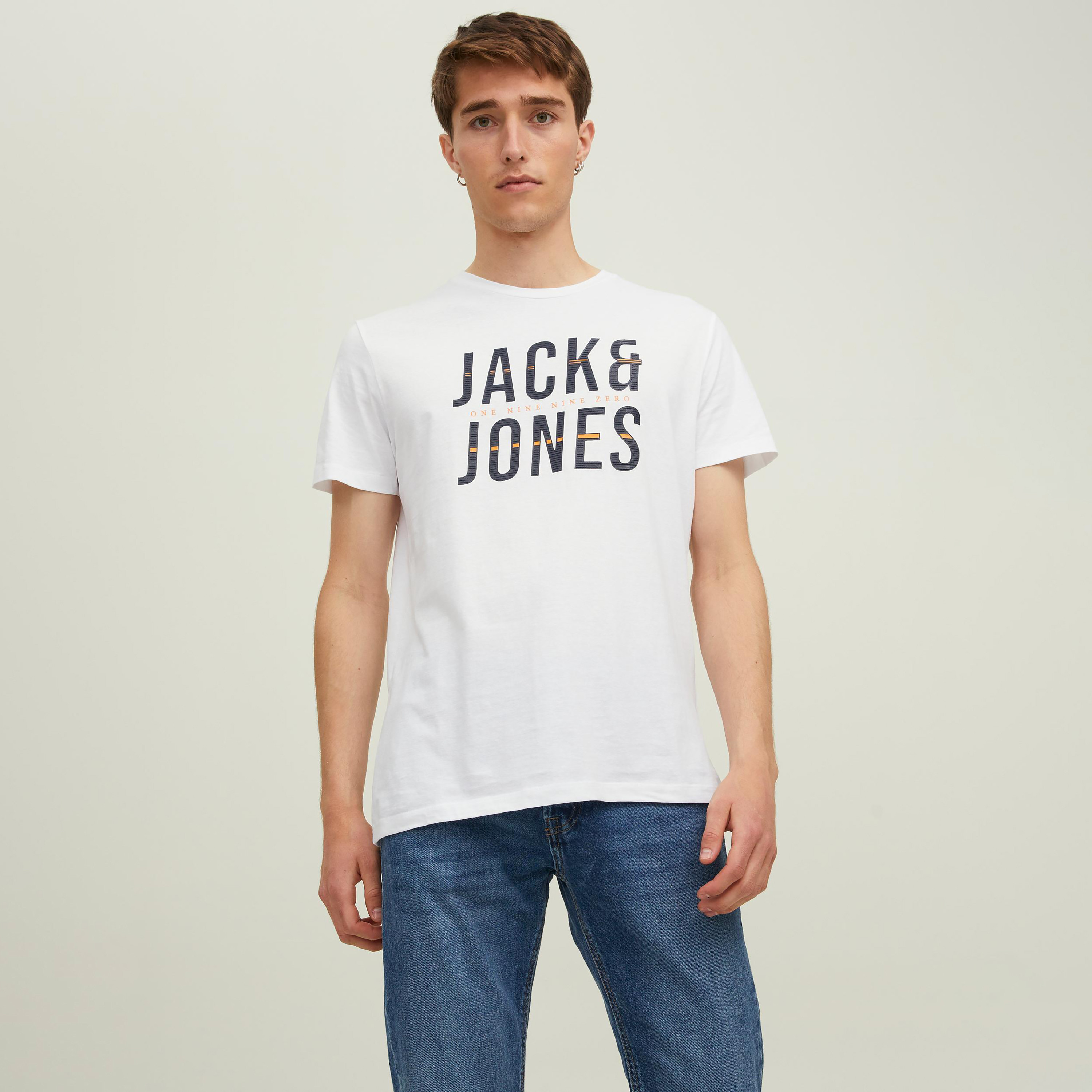 تي شيرت من جاك آند جونز مطبوع بأكمام قصيرة و ياقة مستديرة-men-clothing-tshirtsandpolos-tshirts-image-16