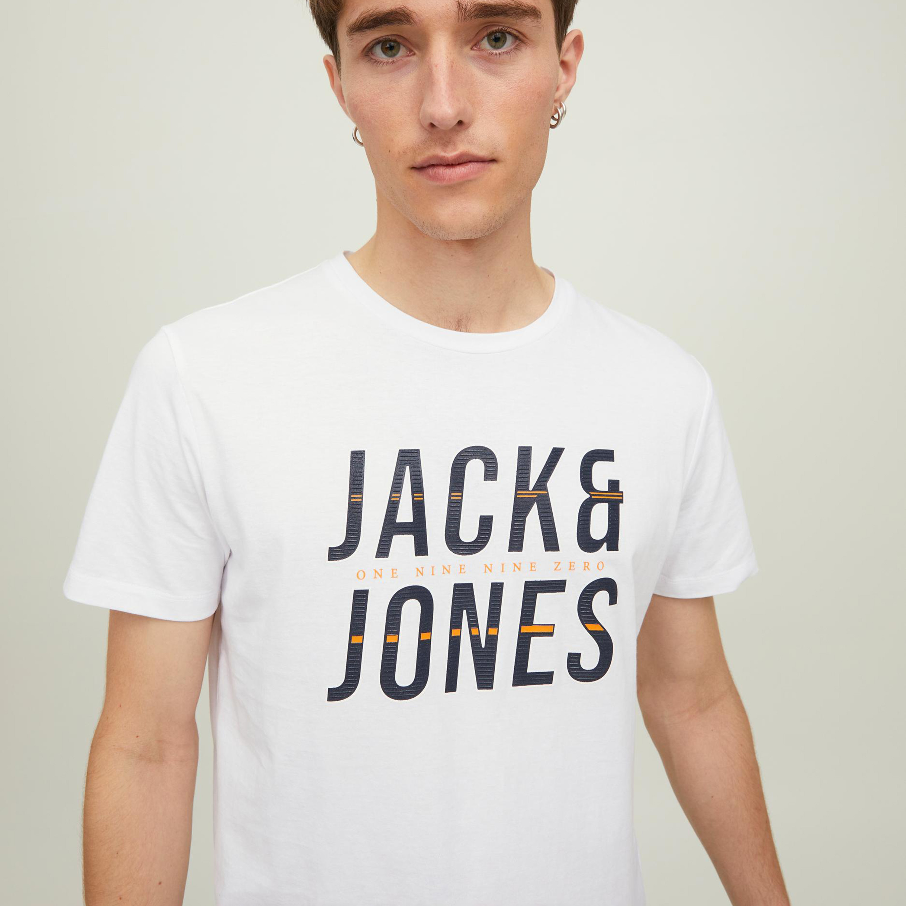 تي شيرت من جاك آند جونز مطبوع بأكمام قصيرة و ياقة مستديرة-men-clothing-tshirtsandpolos-tshirts-image-22