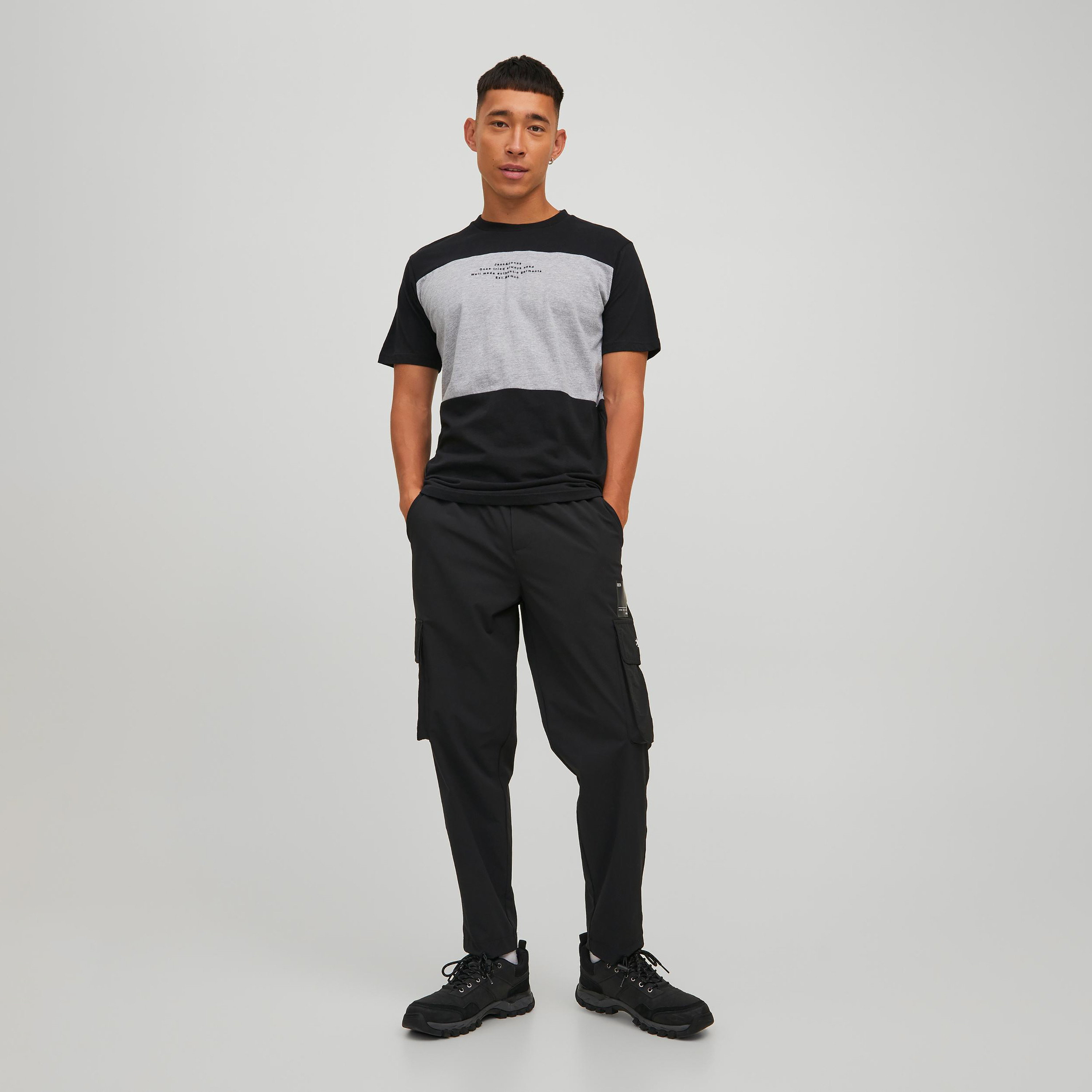 تي شيرت من جاك آند جونز بأكمام قصيرة و ياقة مستديرة و ضيقة-men-clothing-tshirtsandpolos-tshirts-image-2