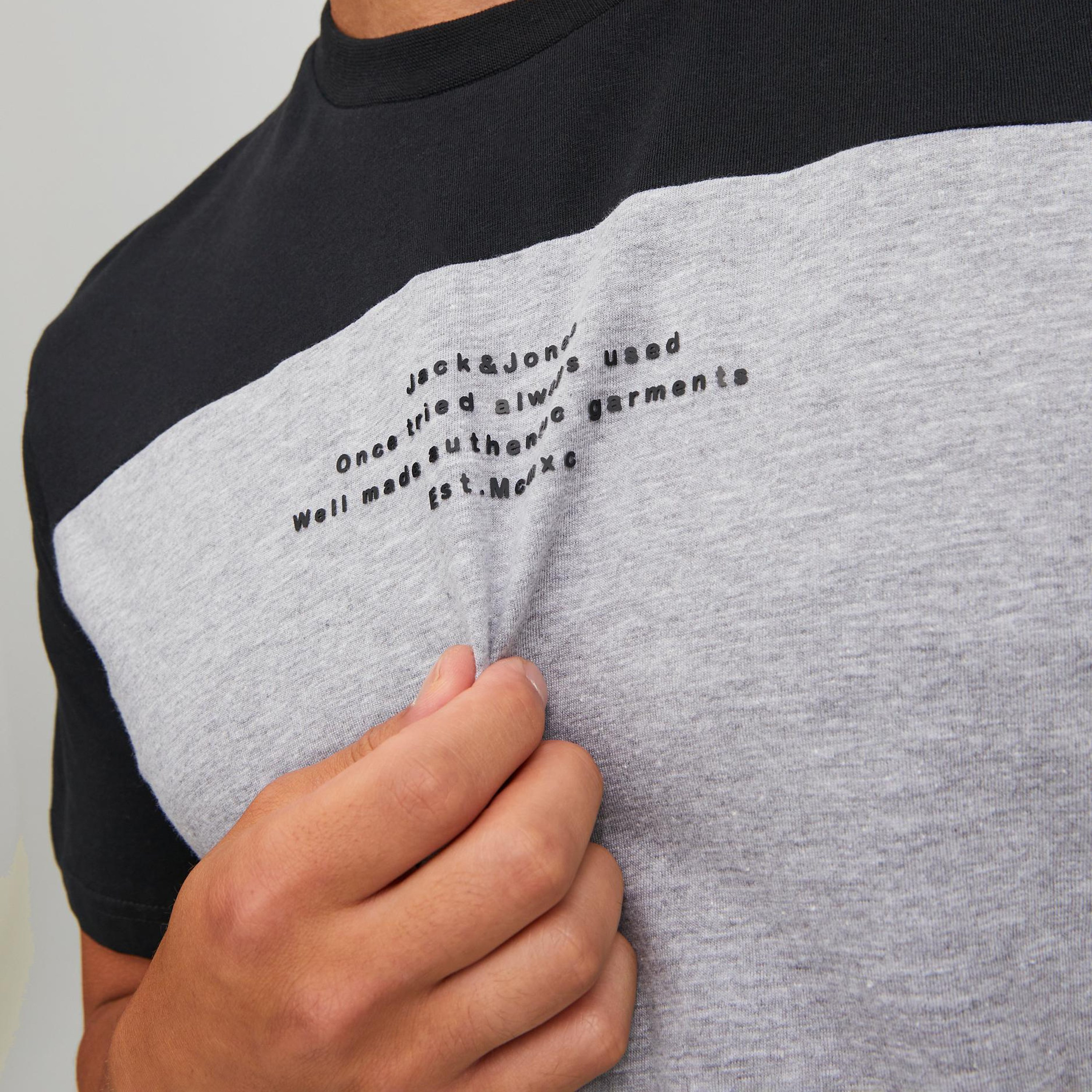 تي شيرت من جاك آند جونز بأكمام قصيرة و ياقة مستديرة و ضيقة-men-clothing-tshirtsandpolos-tshirts-image-3
