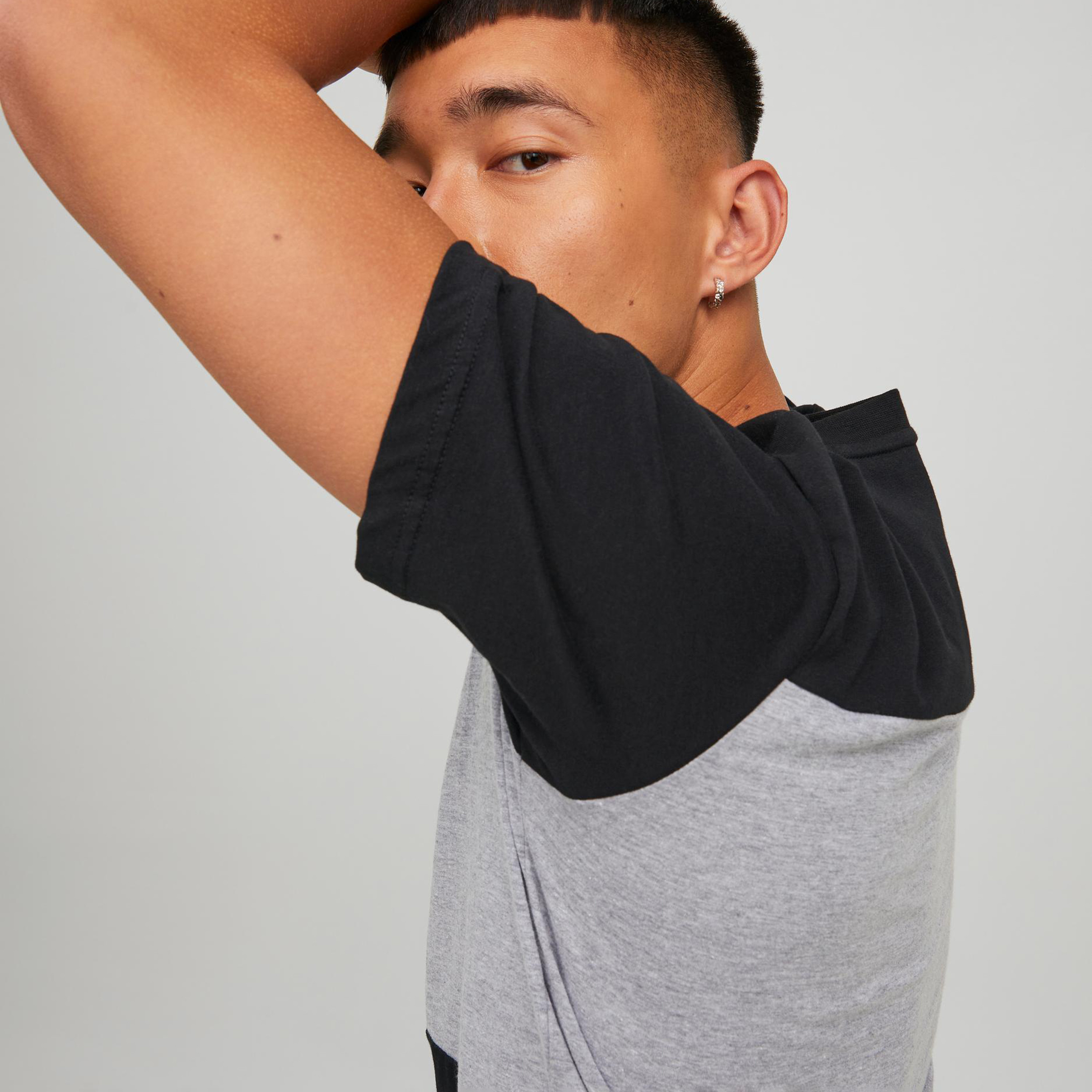 تي شيرت من جاك آند جونز بأكمام قصيرة و ياقة مستديرة و ضيقة-men-clothing-tshirtsandpolos-tshirts-image-6