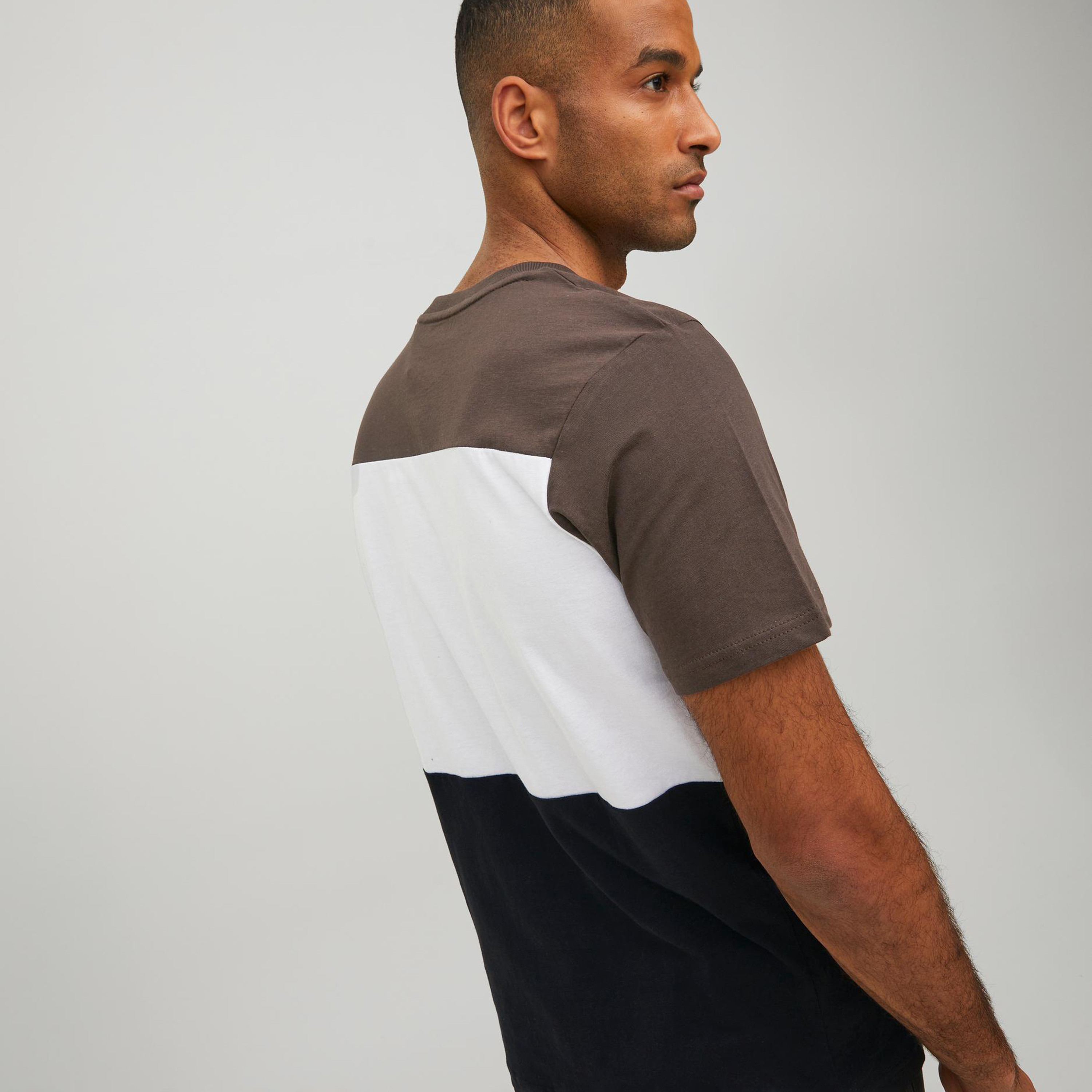 تي شيرت من جاك آند جونز بأكمام قصيرة و ياقة مستديرة و ضيقة-men-clothing-tshirtsandpolos-tshirts-image-14
