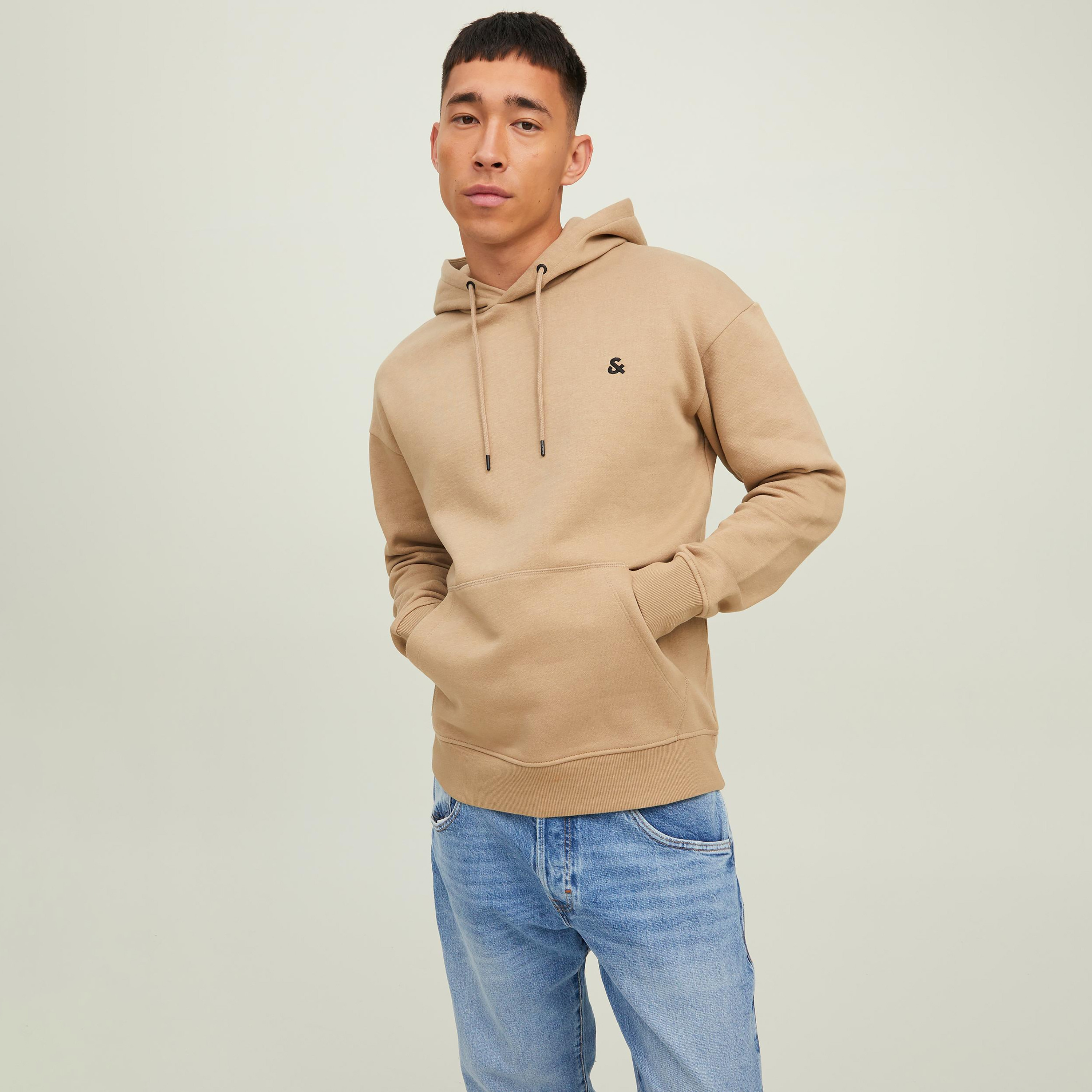 هودي من جاك آند جونز سادة بأكمام طويلة وجيب كانغارو-men-winterwear-hoodiesandsweatshirts-image-1