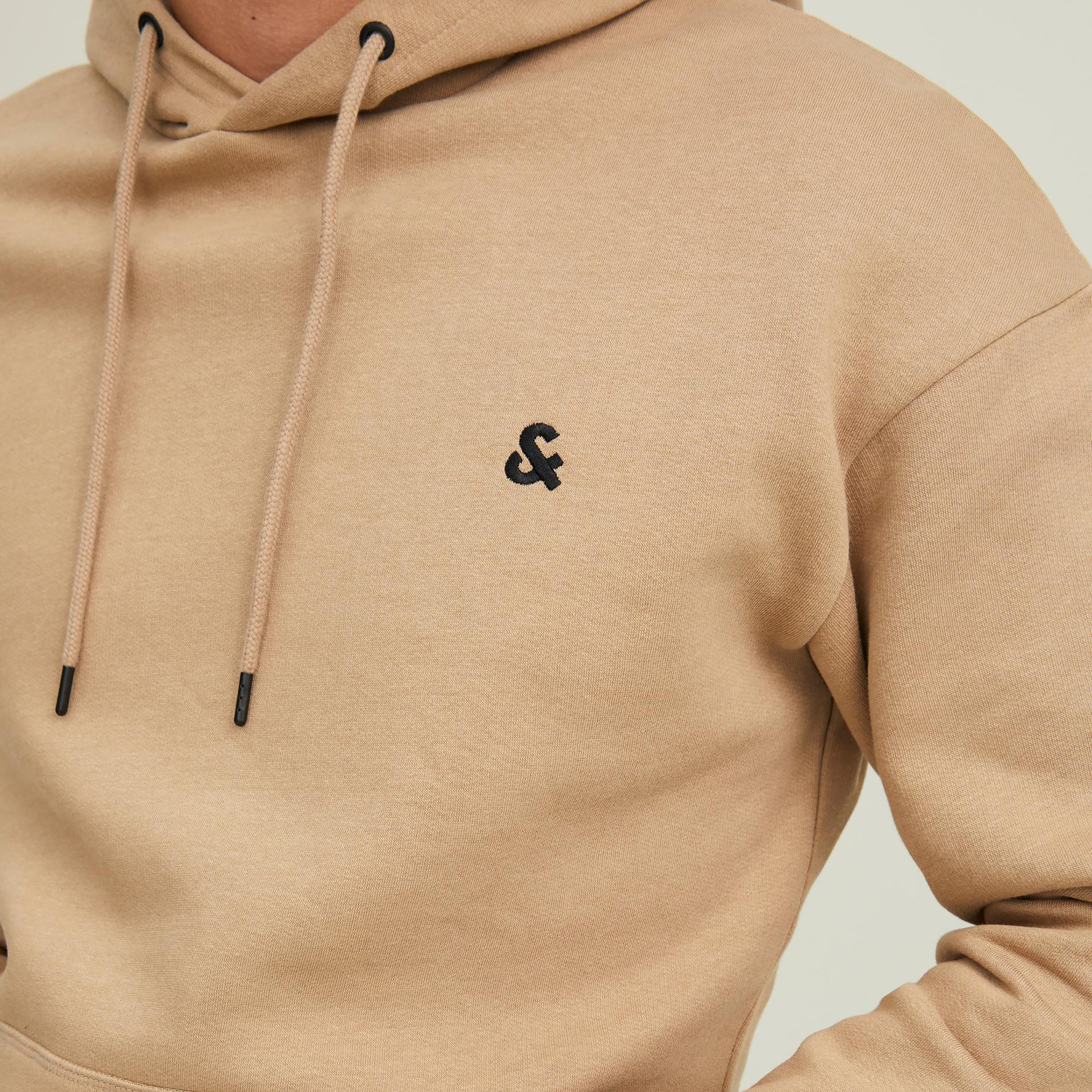 هودي من جاك آند جونز سادة بأكمام طويلة وجيب كانغارو-men-winterwear-hoodiesandsweatshirts-image-3
