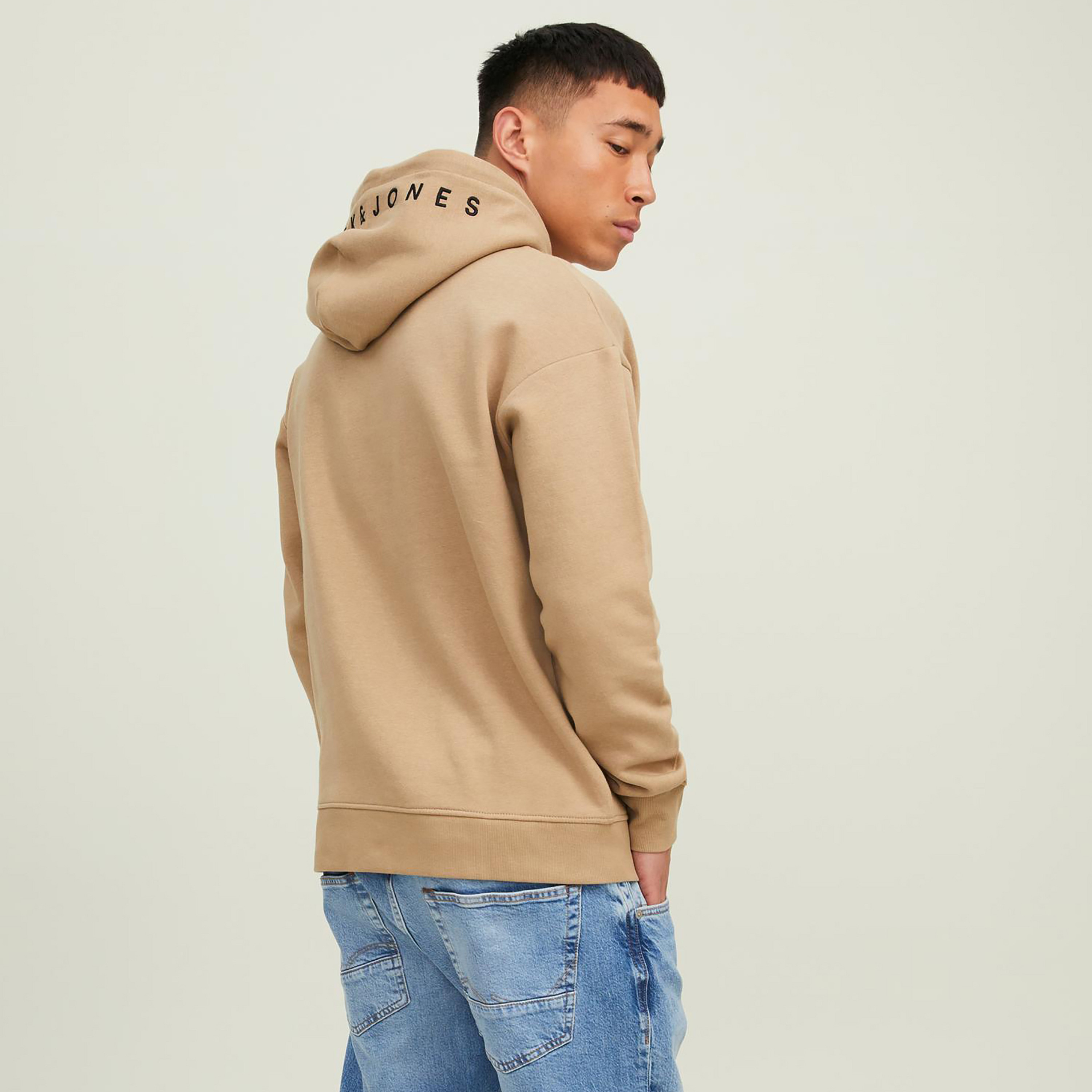هودي من جاك آند جونز سادة بأكمام طويلة وجيب كانغارو-men-winterwear-hoodiesandsweatshirts-image-4