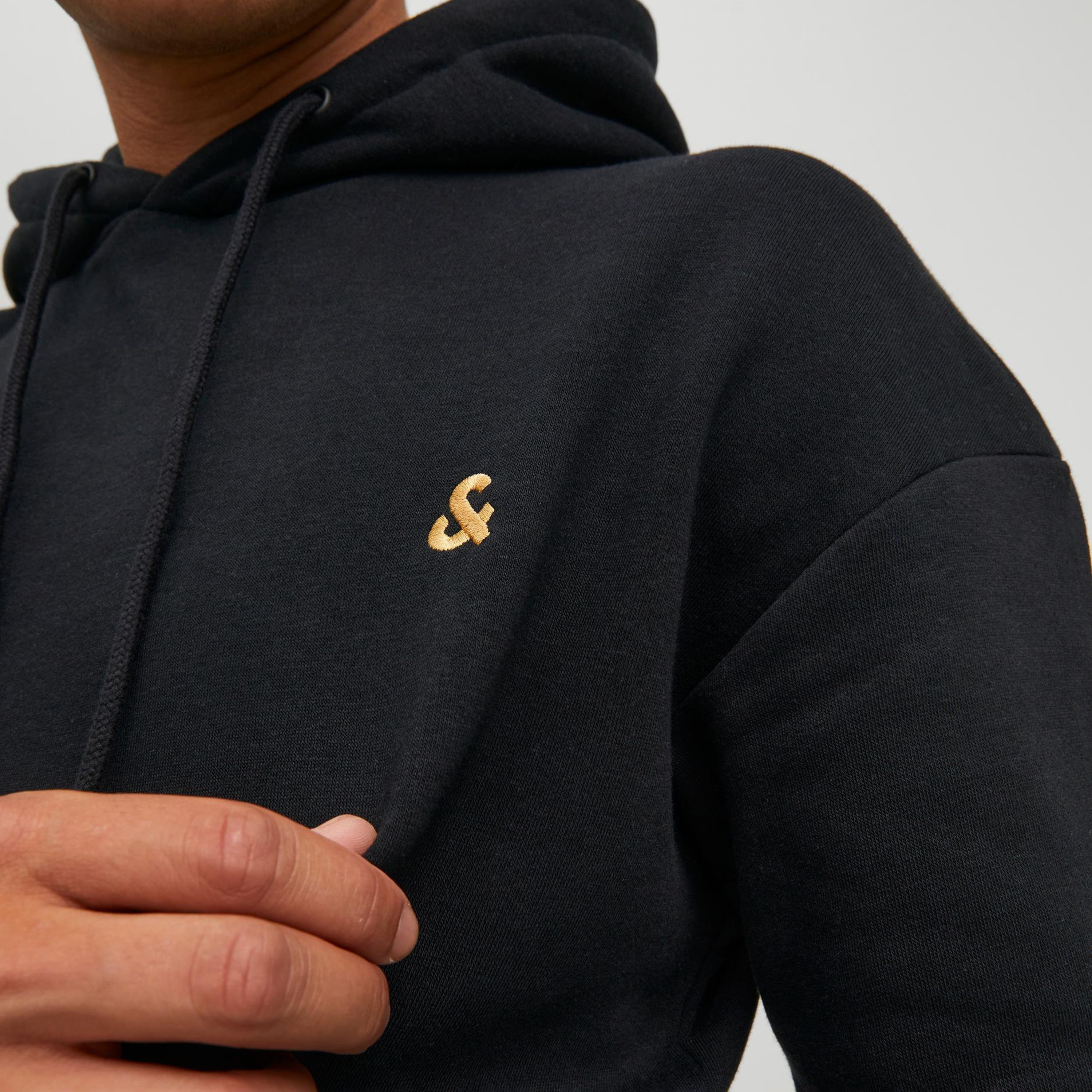 هودي من جاك آند جونز سادة بأكمام طويلة وجيب كانغارو-men-winterwear-hoodiesandsweatshirts-image-8