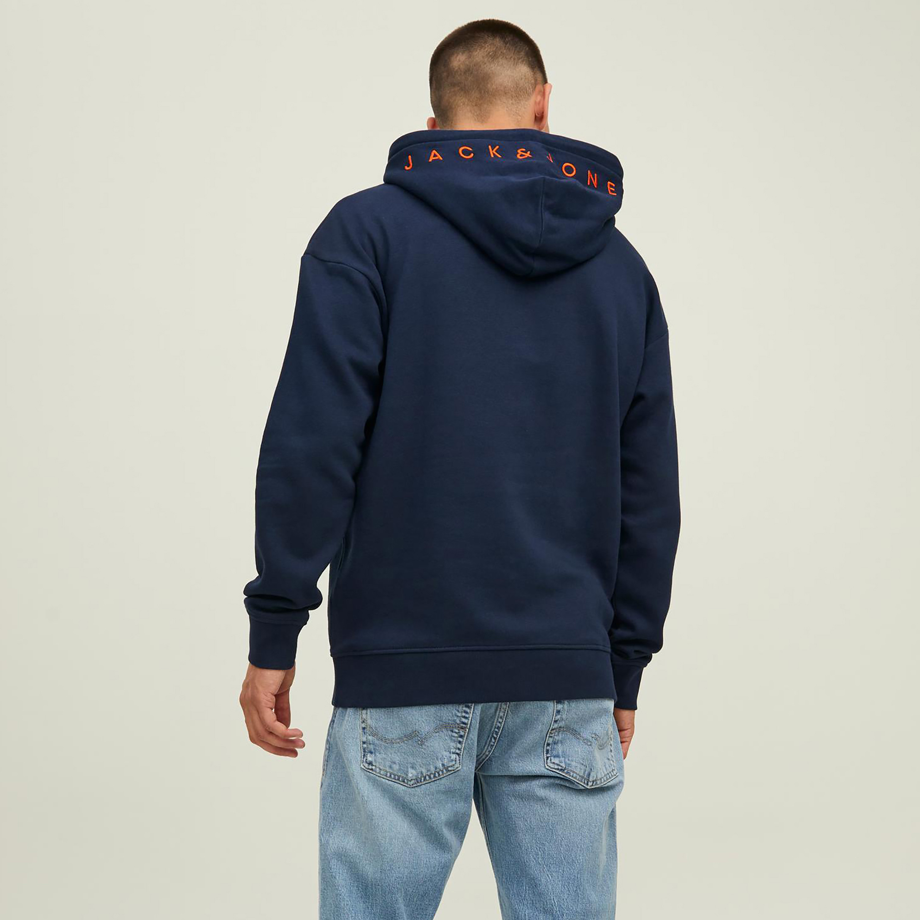 هودي من جاك آند جونز سادة بأكمام طويلة وجيب كانغارو-men-winterwear-hoodiesandsweatshirts-image-14