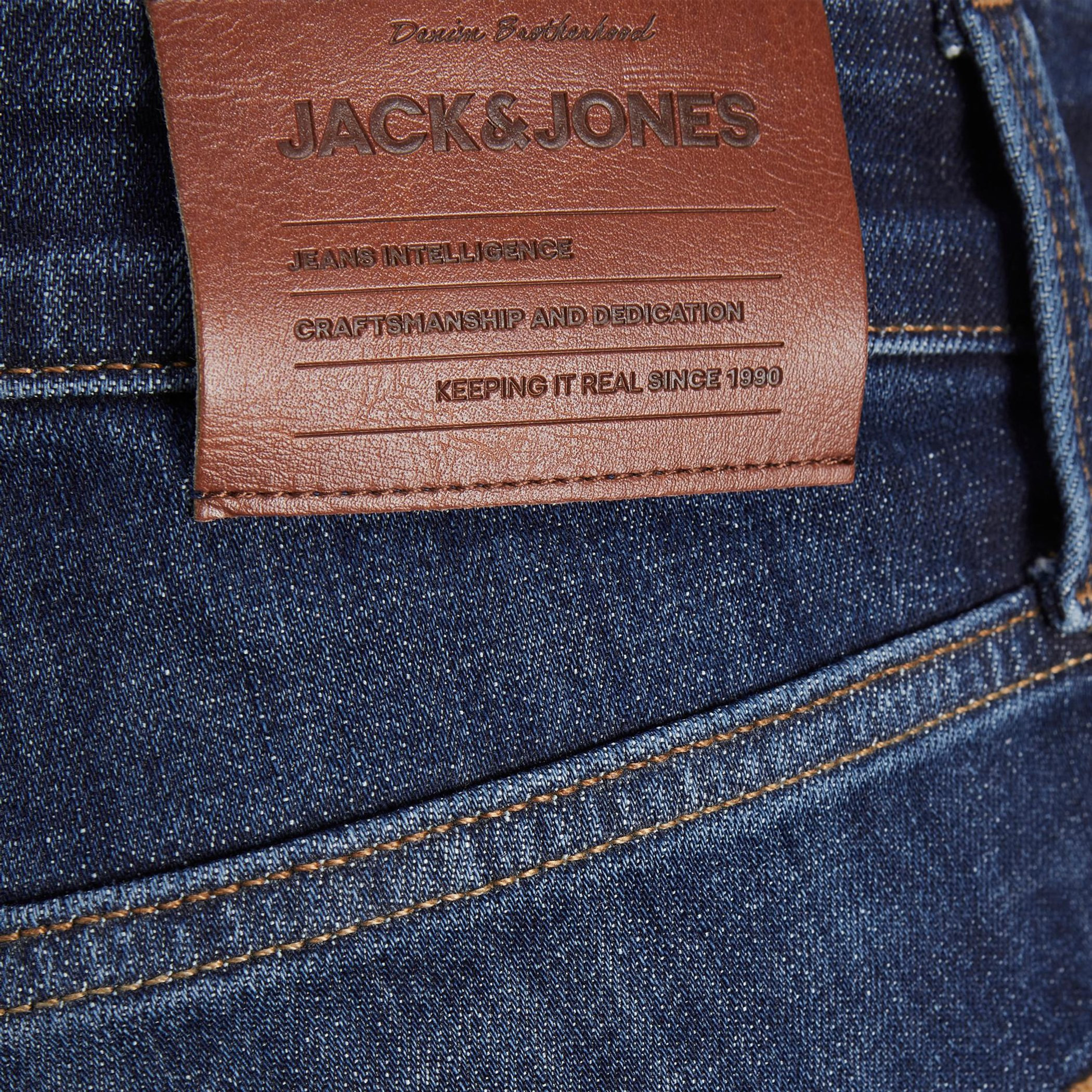 بنطلون جينز رجالي من جاك آند جونز بلون أزرق سادة مع قصّة ضيّقة بجيب خاص-men-clothing-jeans-image-3