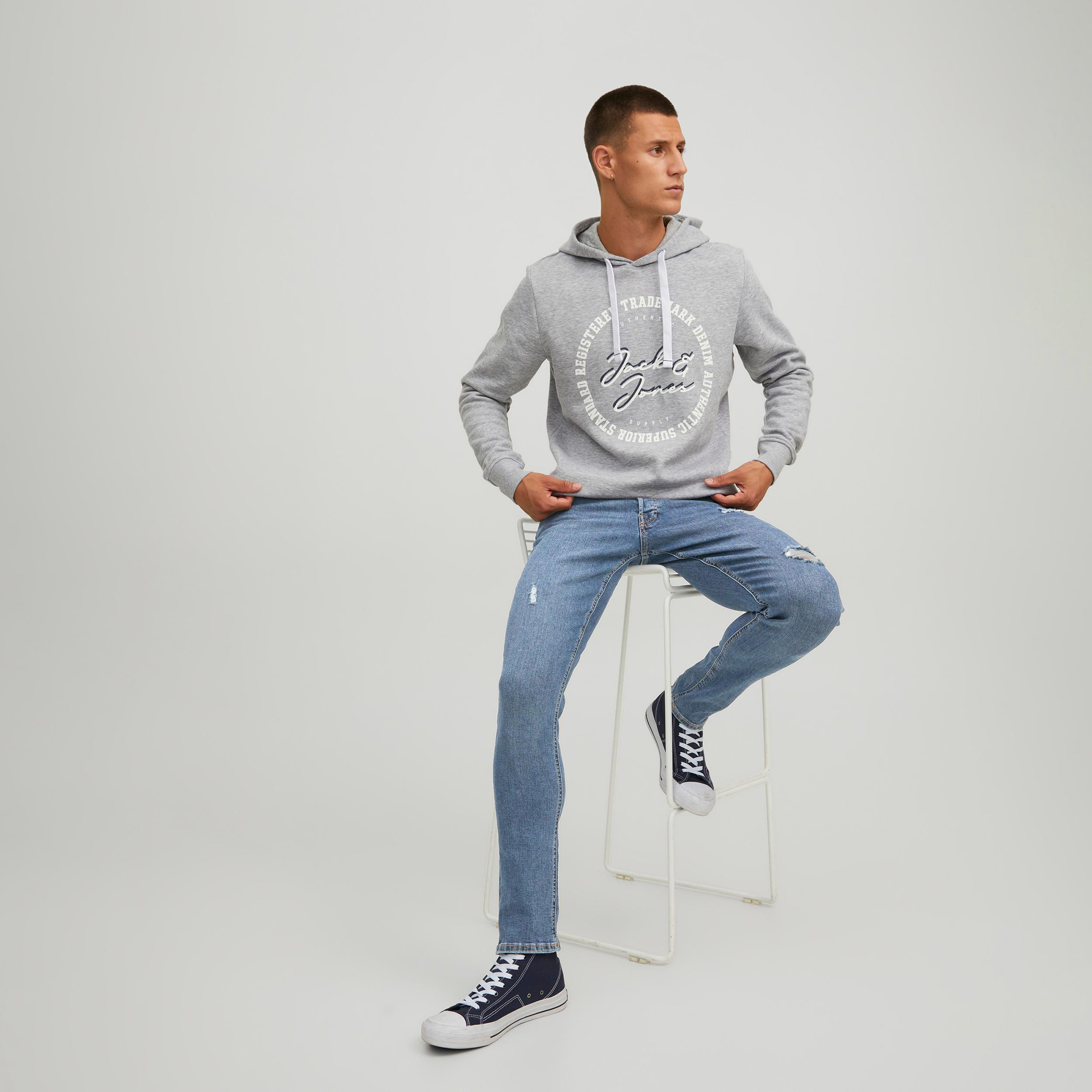 بنطلون جينز جاك آند جونز رجالي بلون أزرق ممزق مع سليم فيت بجيوب-men-clothing-bottoms-jeans-image-7