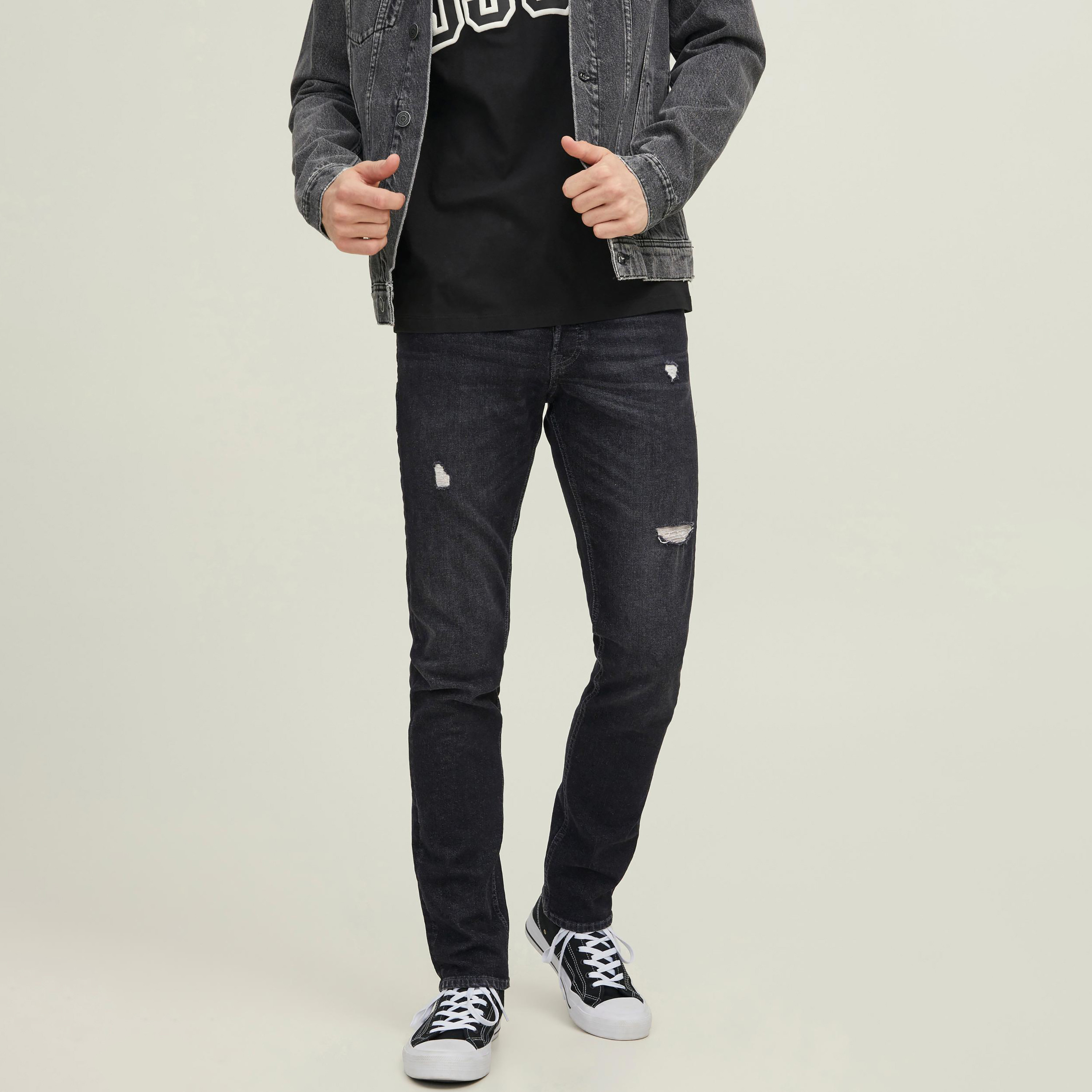 بنطال جينز من جاك آند جونز بقصّة ضيّقة مع خصر متوسط بلون اسود-men-clothing-bottoms-jeans-image-1