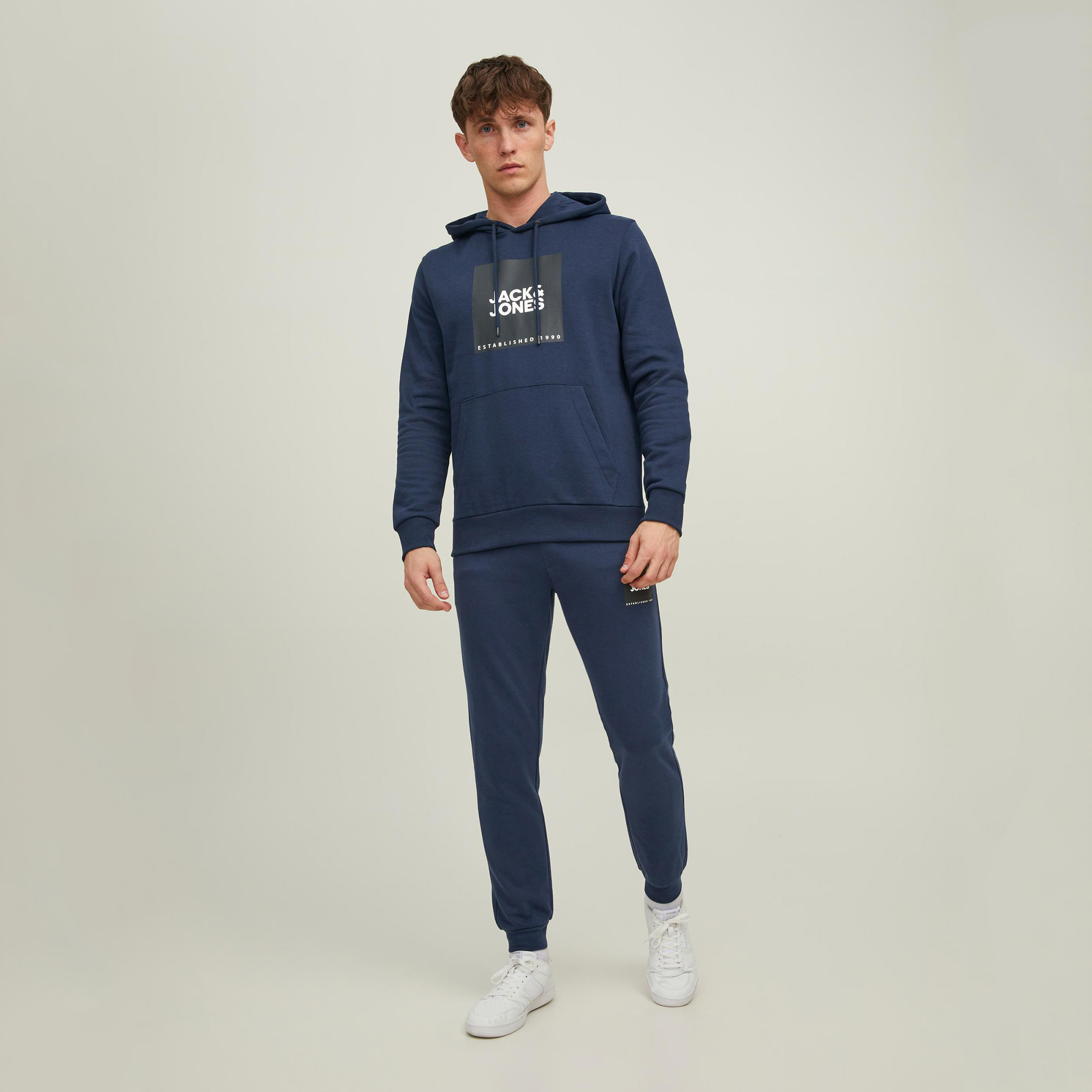 هودي جاك آند جونز بجيب كانغارو مطبوع بلون ازرق للرجال-men-winterwear-hoodiesandsweatshirts-image-4