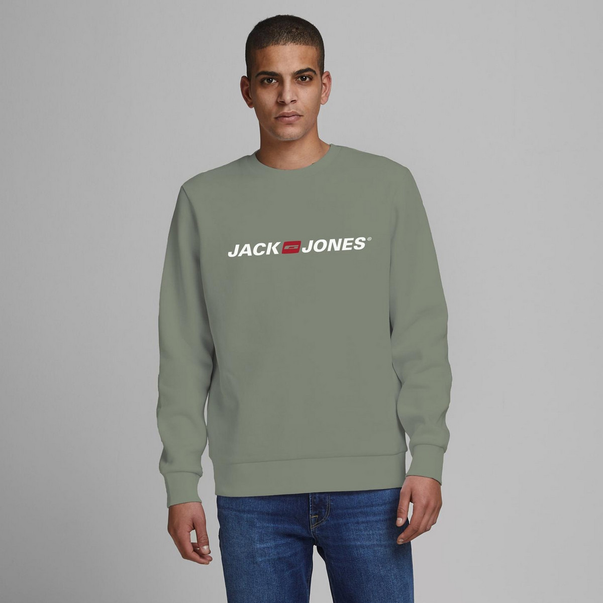 سويت شيرت جاك آند جونز رجالي أزرق كحلي مع شعار برقبة مستديرة-men-winterwear-hoodiesandsweatshirts-image-4