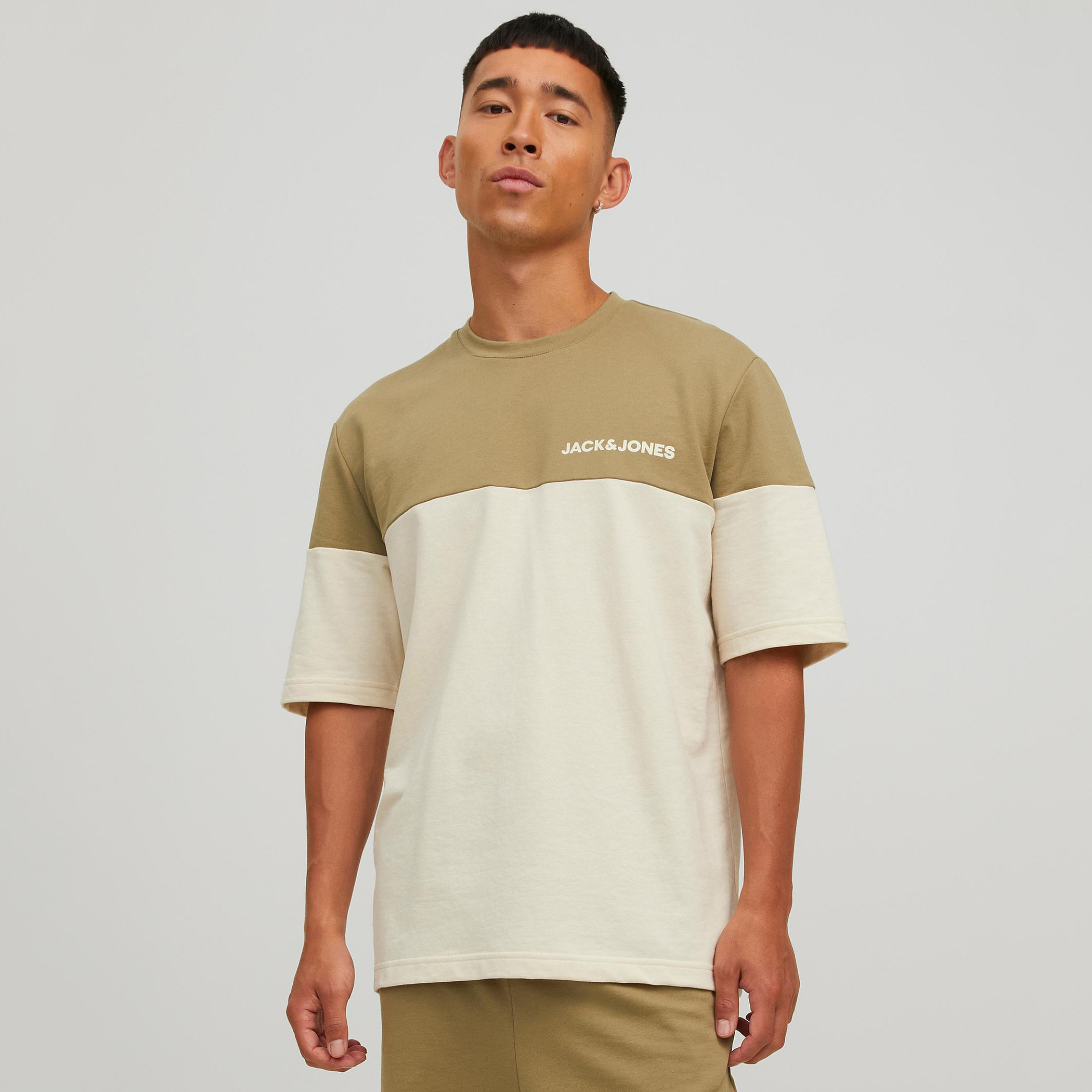 طقم تي شيرت وشورت من جاك آند جونز رجالي أزرق اللون برقبة مستديرة وشورت-men-clothing-nightwear-sets-image-6