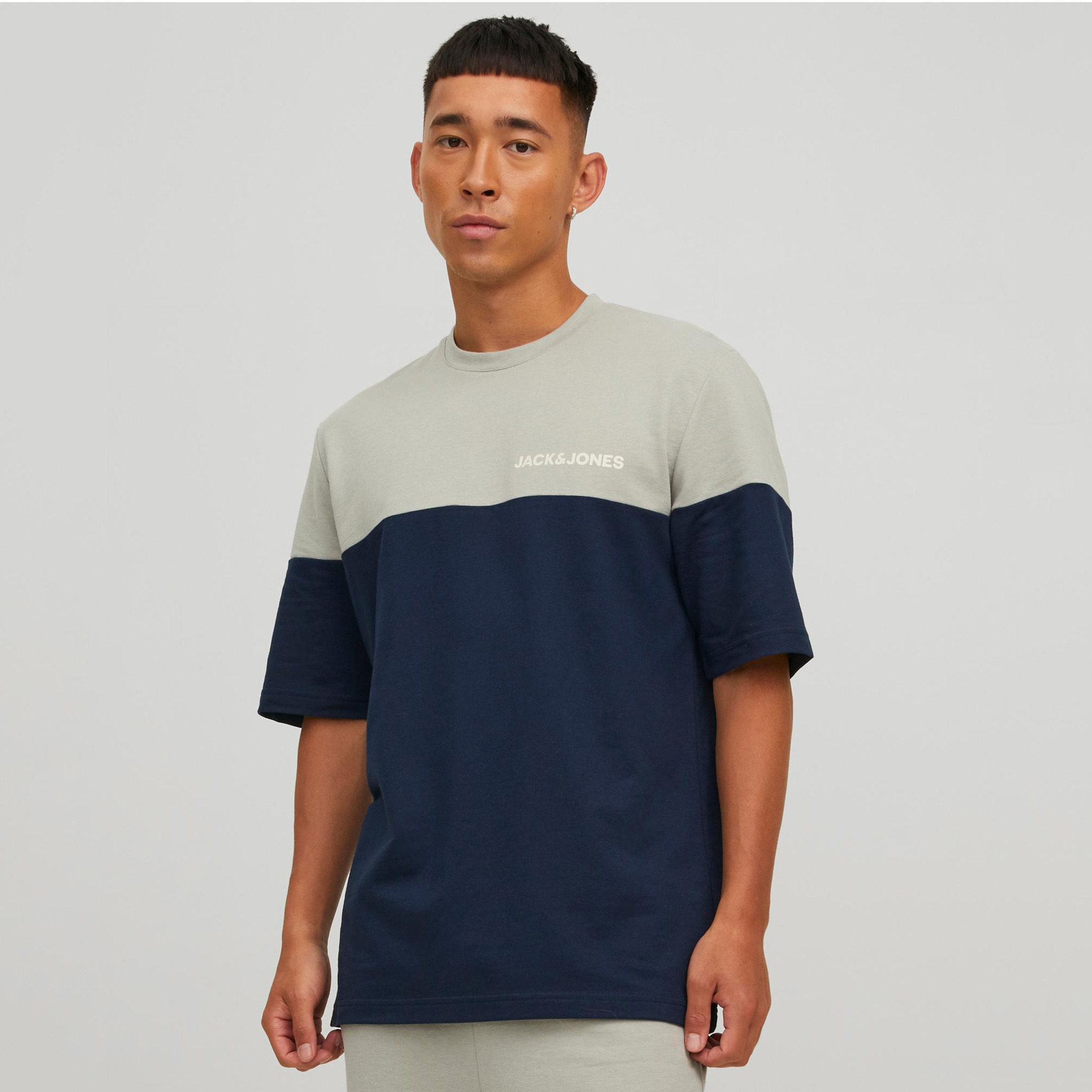 طقم تي شيرت وشورت من جاك آند جونز رجالي أزرق اللون برقبة مستديرة وشورت-men-clothing-nightwear-sets-image-13