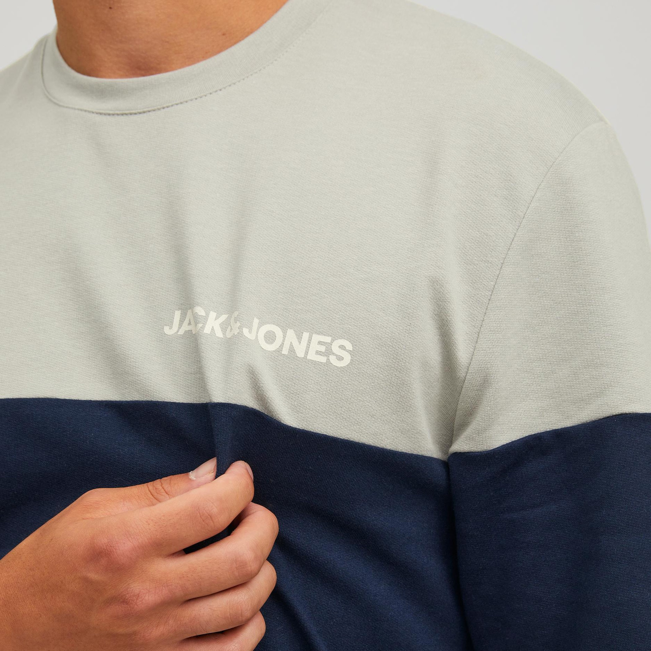 طقم تي شيرت وشورت من جاك آند جونز رجالي أزرق اللون برقبة مستديرة وشورت-men-clothing-nightwear-sets-image-15