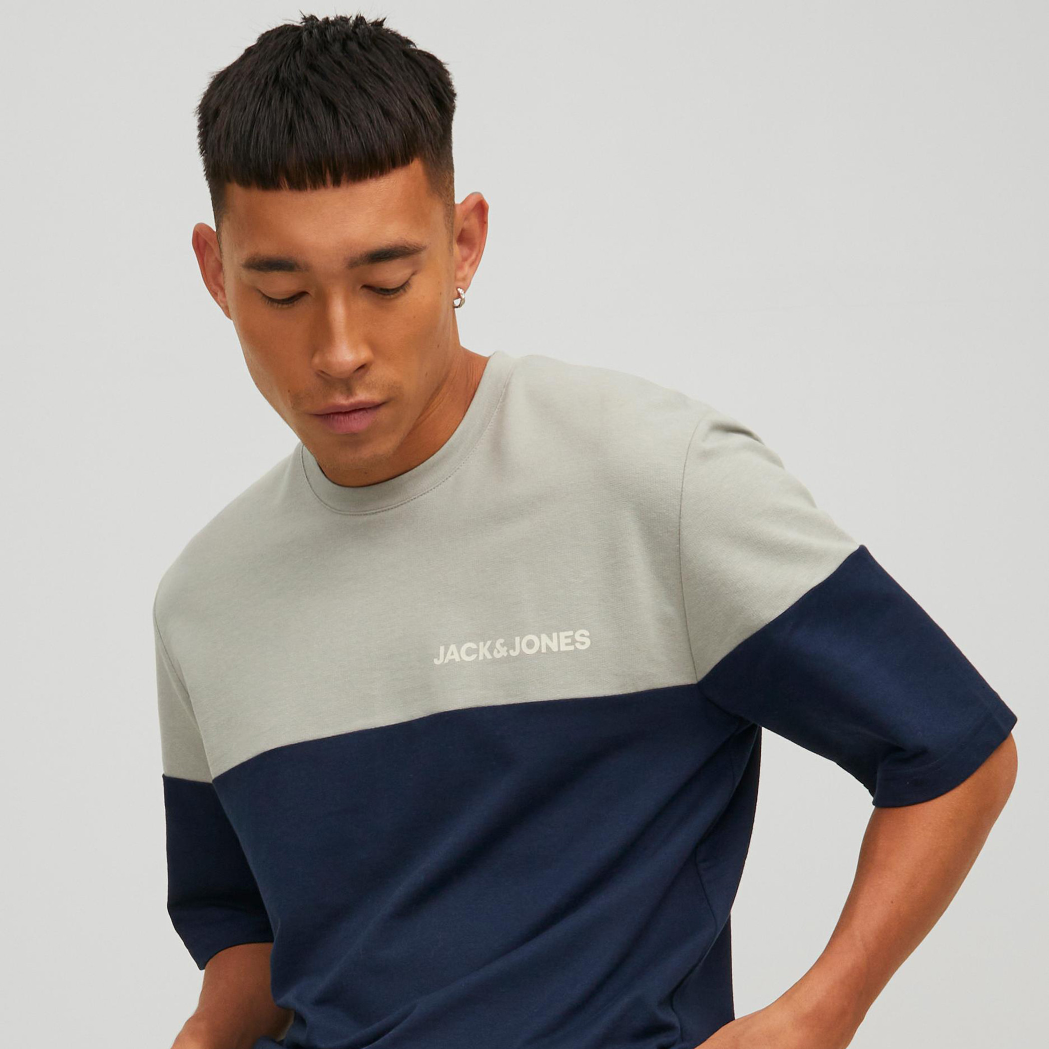 طقم تي شيرت وشورت من جاك آند جونز رجالي أزرق اللون برقبة مستديرة وشورت-men-clothing-nightwear-sets-image-16