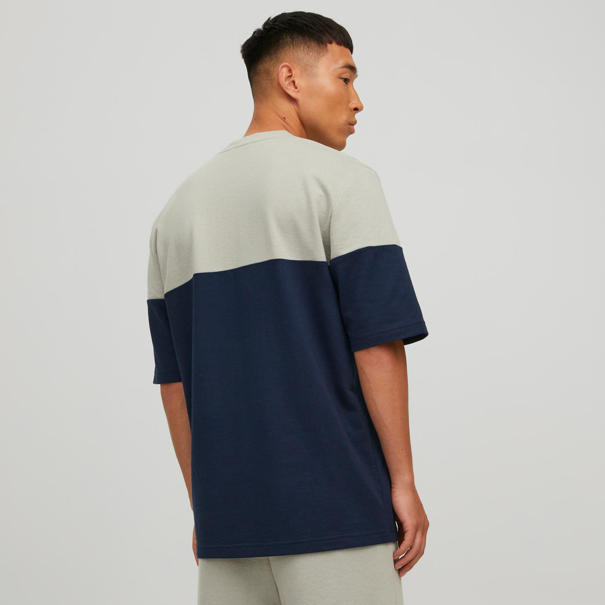 طقم تي شيرت وشورت من جاك آند جونز رجالي أزرق اللون برقبة مستديرة وشورت-men-clothing-nightwear-sets-image-17