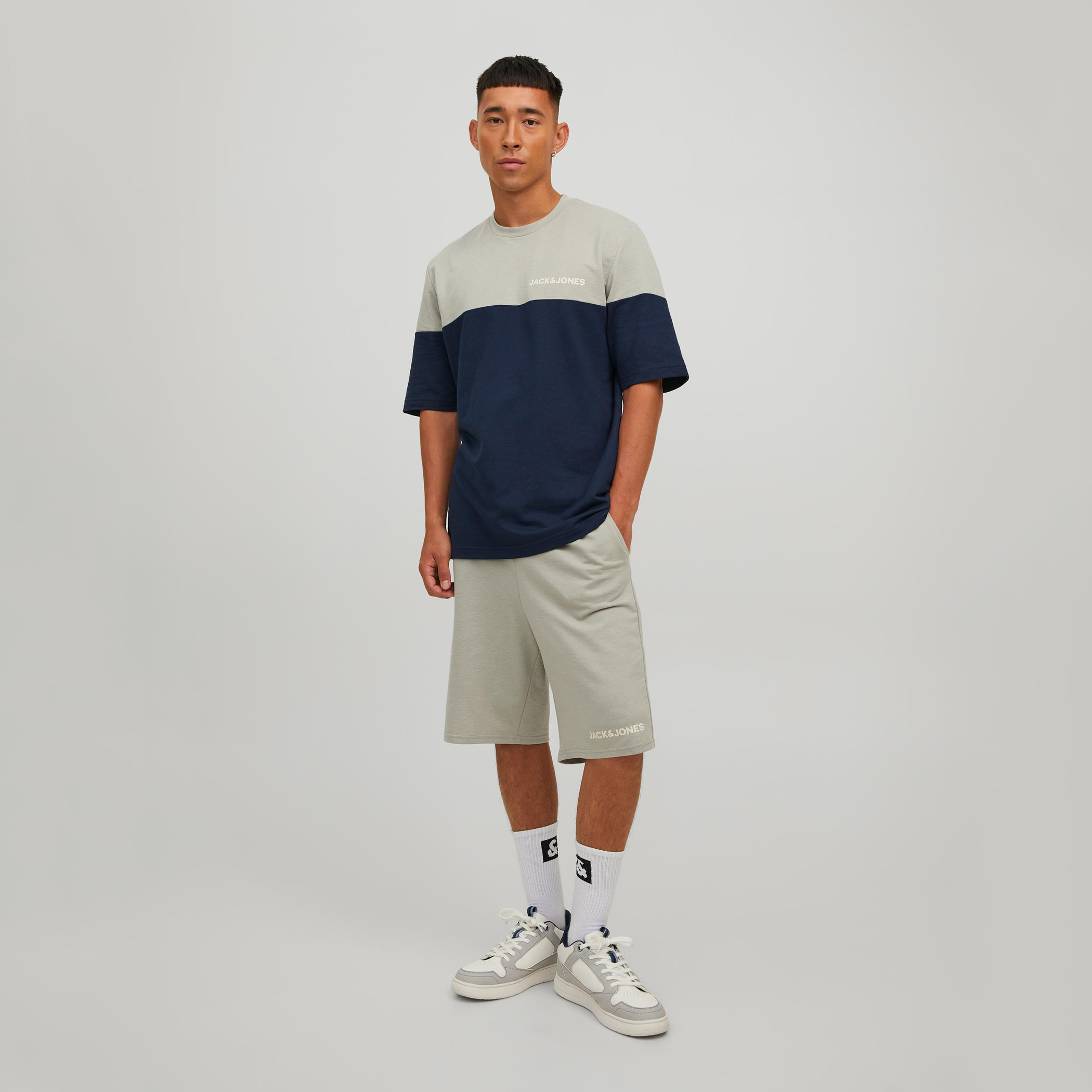 طقم تي شيرت وشورت من جاك آند جونز رجالي أزرق اللون برقبة مستديرة وشورت-men-clothing-nightwear-sets-image-18
