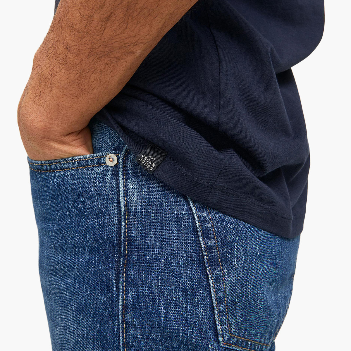 جاك آند جونز تي شيرت رجالي أزرق كحلي بياقة مستديرة وأكمام قصيرة-men-clothing-tshirtsandpolos-tshirts-image-7
