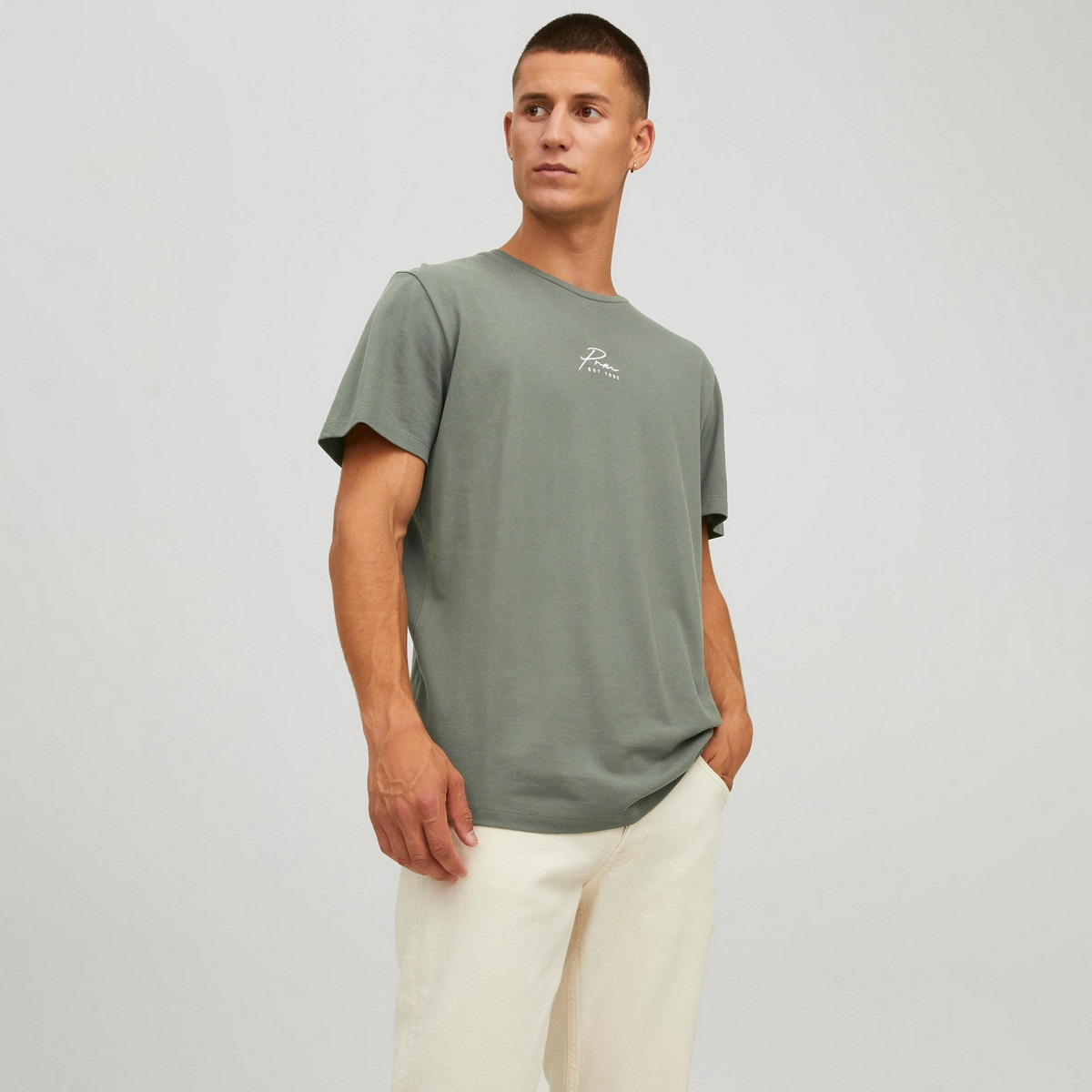 تي شيرت رجالي من جاك آند جونز بأكمام قصيرة و ياقة مستديرة سادة مع أزرق كحلي-men-clothing-tshirtsandpolos-tshirts-image-8