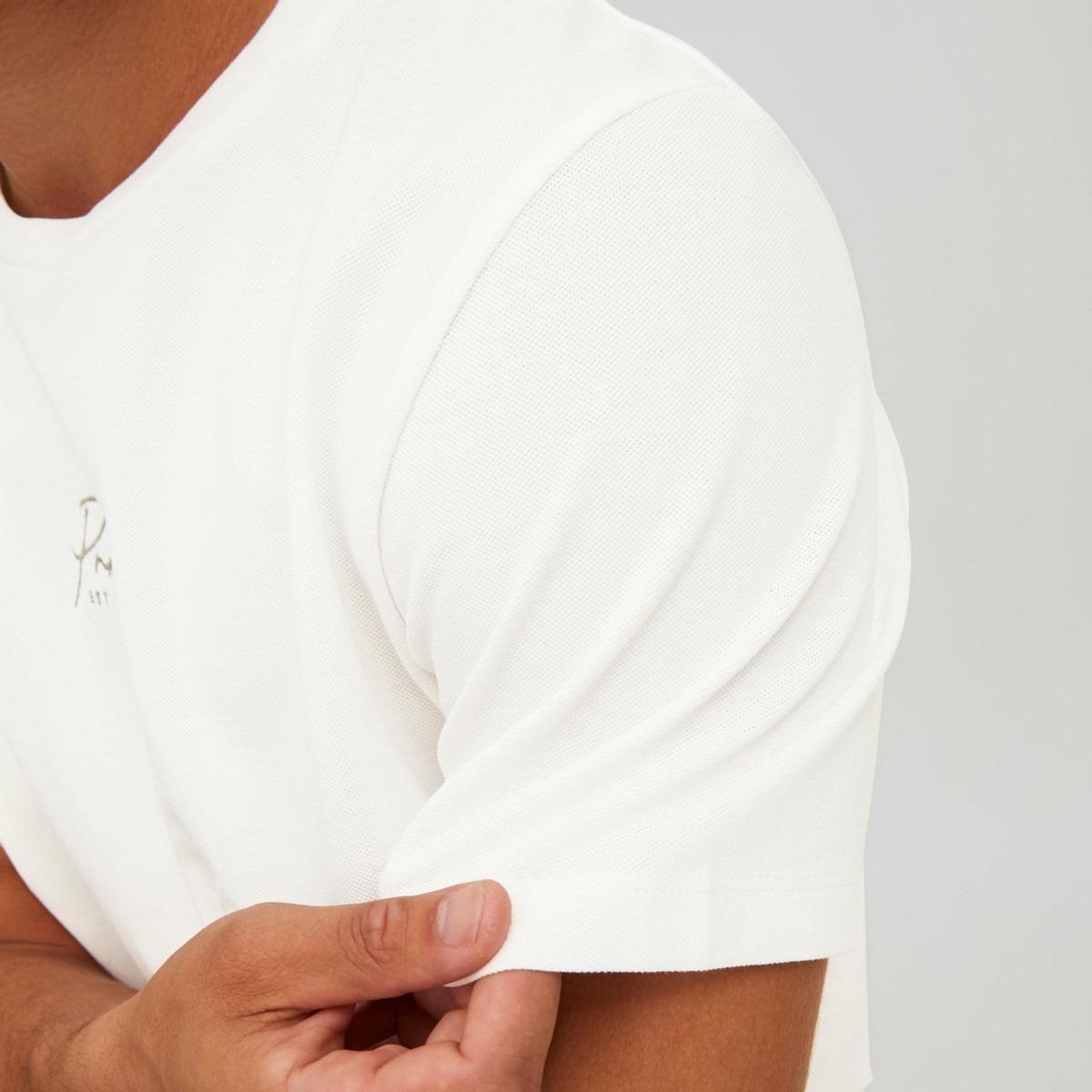 تي شيرت رجالي من جاك آند جونز بأكمام قصيرة و ياقة مستديرة سادة مع أزرق كحلي-men-clothing-tshirtsandpolos-tshirts-image-19