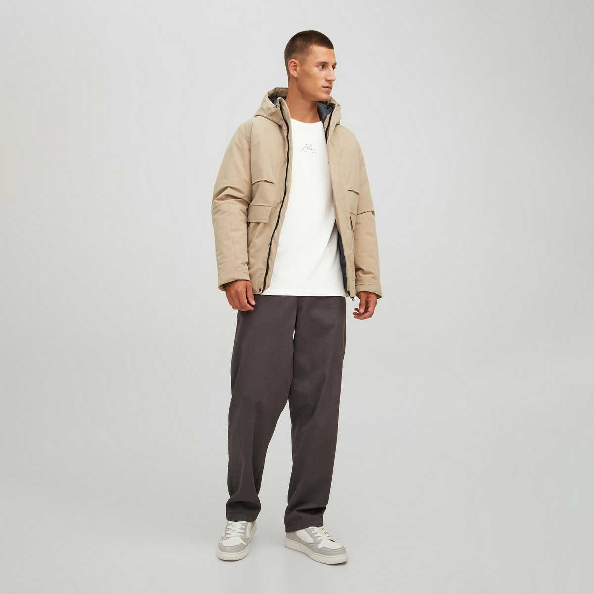 تي شيرت رجالي من جاك آند جونز بأكمام قصيرة و ياقة مستديرة سادة مع أزرق كحلي-men-clothing-tshirtsandpolos-tshirts-image-21