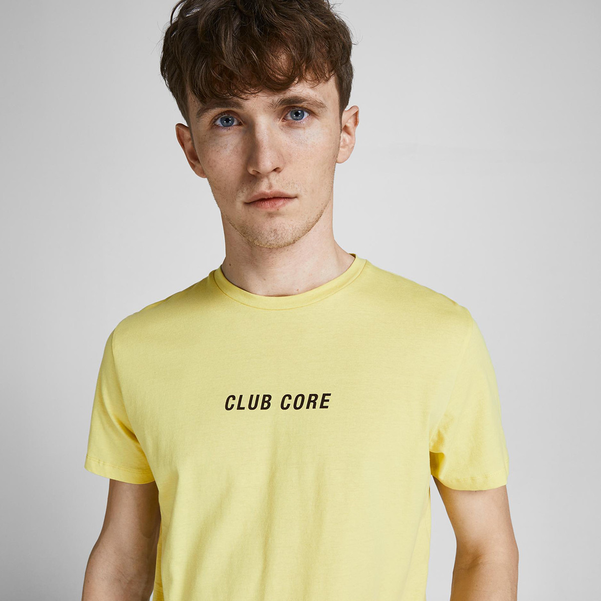 تي شيرت جاك آند جونز  رجالي أصفر بأكمام قصيرة وياقة دائرية و مطبوعة-men-clothing-tshirtsandpolos-tshirts-image-7