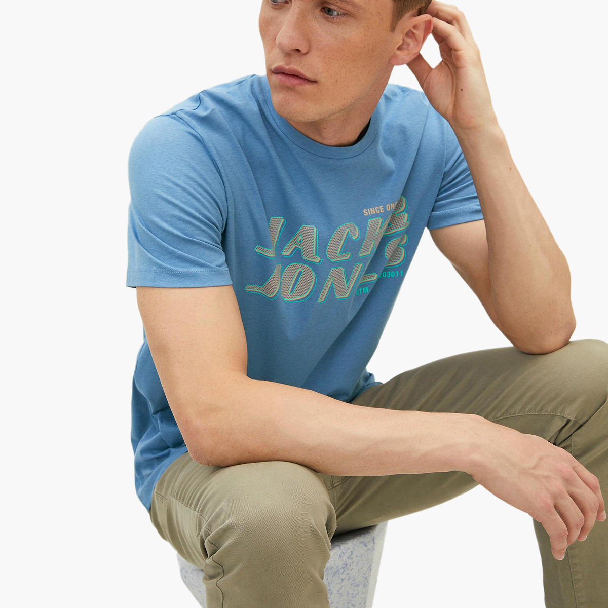 القميص من النوع الثقيل جاك آند جونز رجالي بأكمام قصيرة وياقة دائرية وشعار أزرق-men-clothing-tshirtsandpolos-tshirts-image-3
