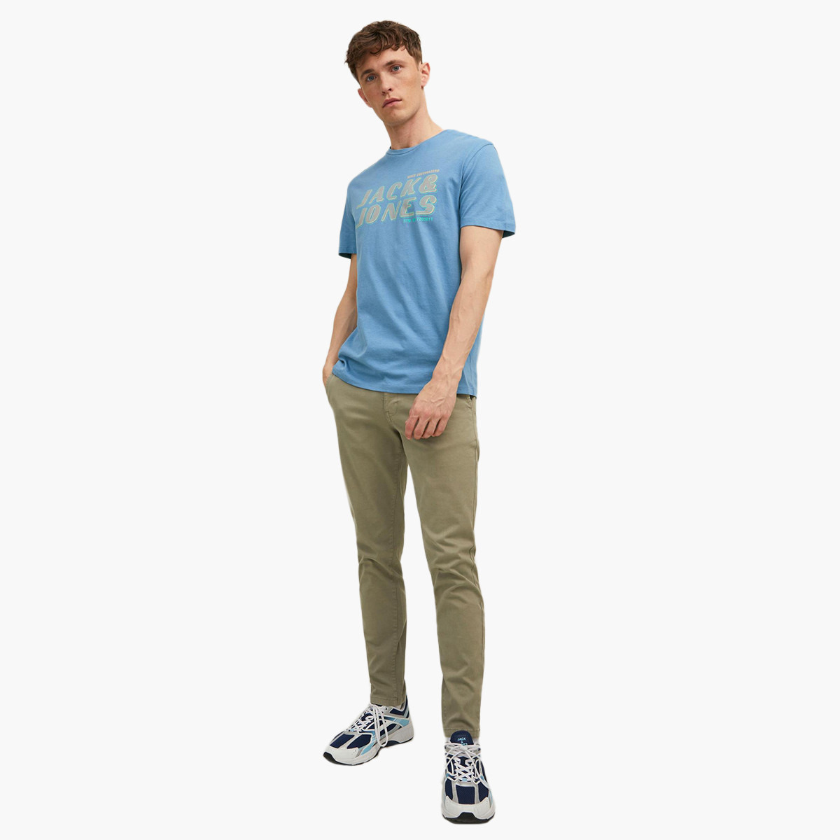 القميص من النوع الثقيل جاك آند جونز رجالي بأكمام قصيرة وياقة دائرية وشعار أزرق-men-clothing-tshirtsandpolos-tshirts-image-7