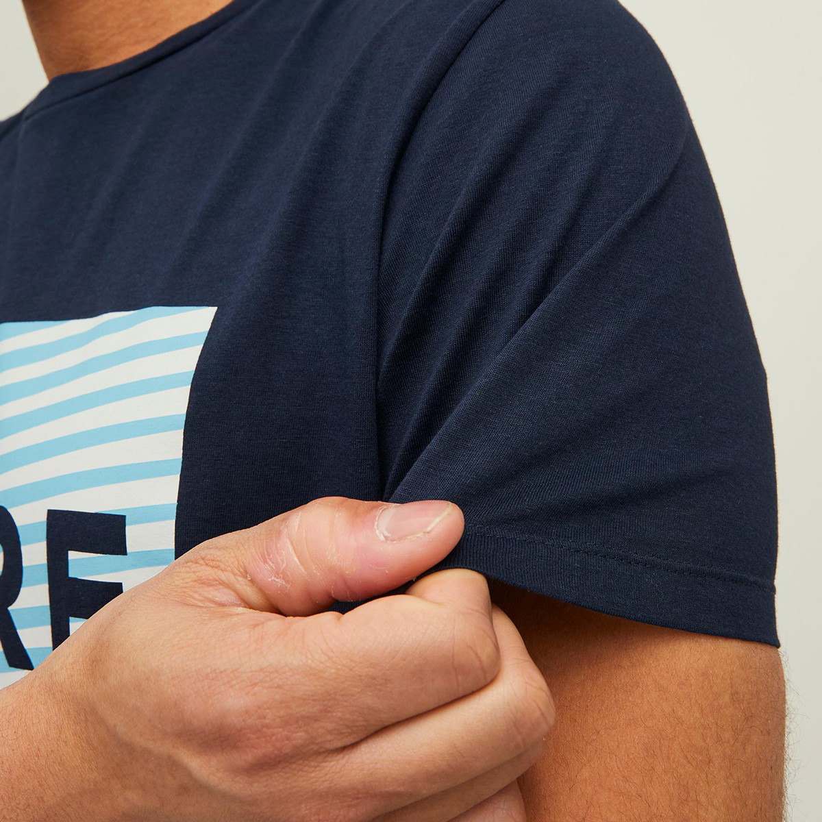 تي شيرت جاك آند جونز بأكمام قصيرة وياقة دائرية وطبعة أزرق كحلي للرجال-men-clothing-tshirtsandpolos-tshirts-image-5