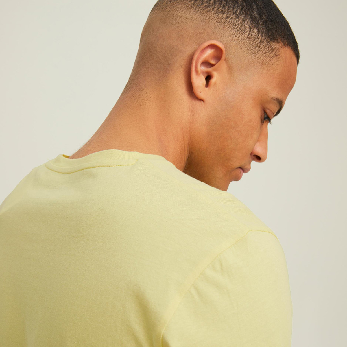 جاك اند جونز رجالي اصفر رقبة مستديرة أكمام قصيرة -men-clothing-tshirtsandpolos-tshirts-image-6