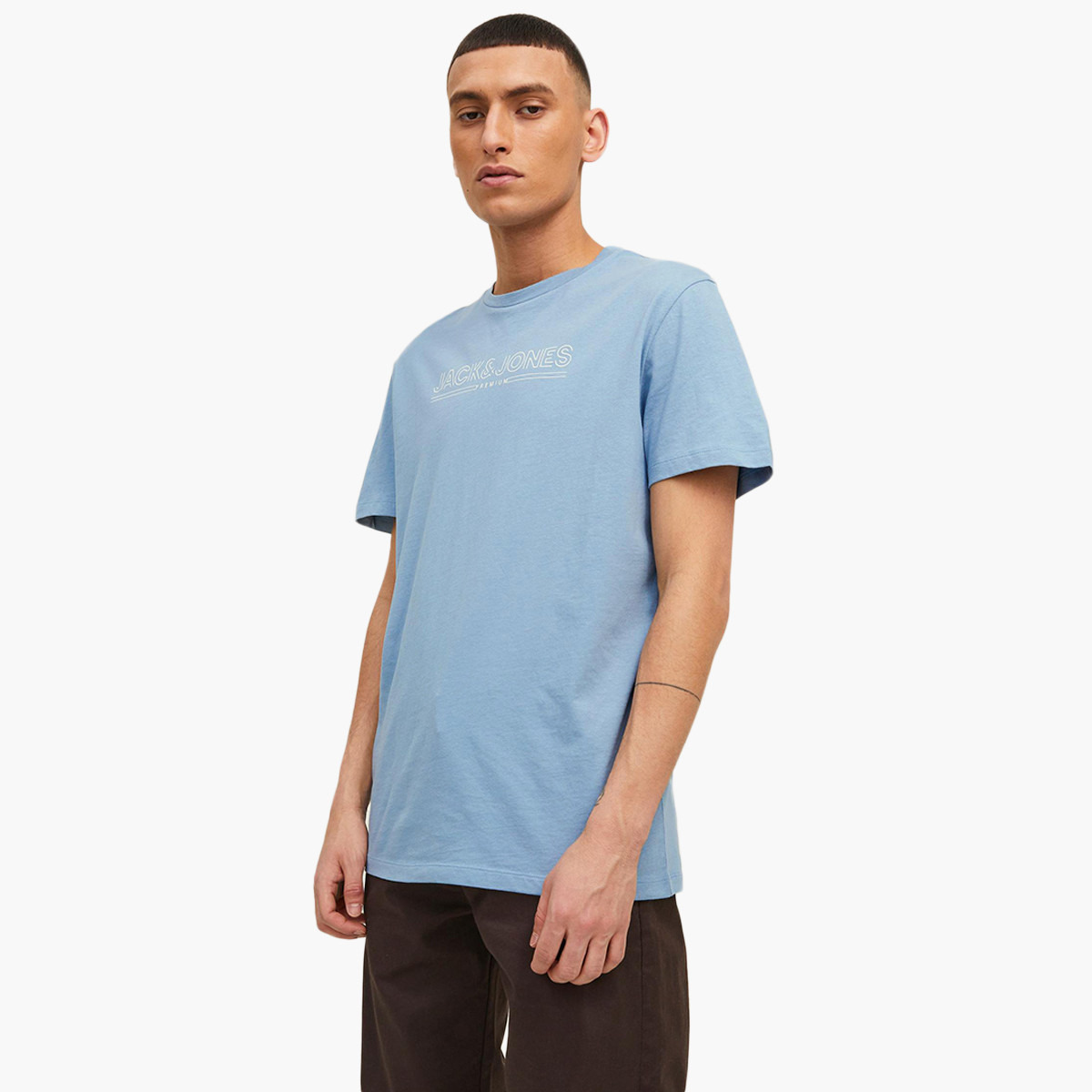 القميص من النوع الثقيل جاك آند جونز رجالي بأكمام قصيرة وياقة دائرية وشعار أزرق-men-clothing-tshirtsandpolos-tshirts-image-1