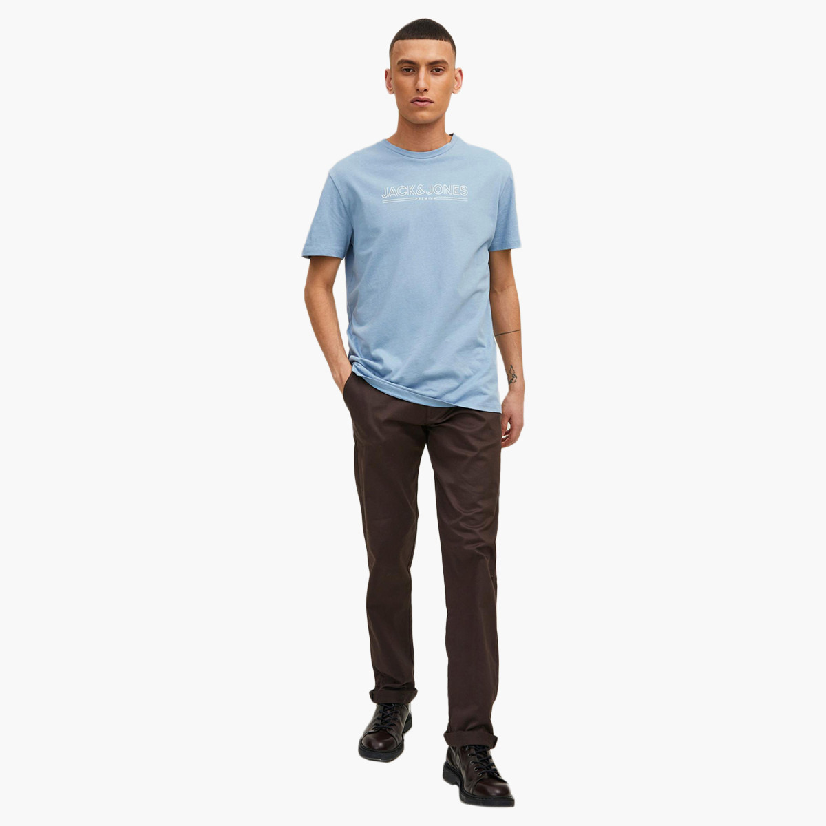 القميص من النوع الثقيل جاك آند جونز رجالي بأكمام قصيرة وياقة دائرية وشعار أزرق-men-clothing-tshirtsandpolos-tshirts-image-2
