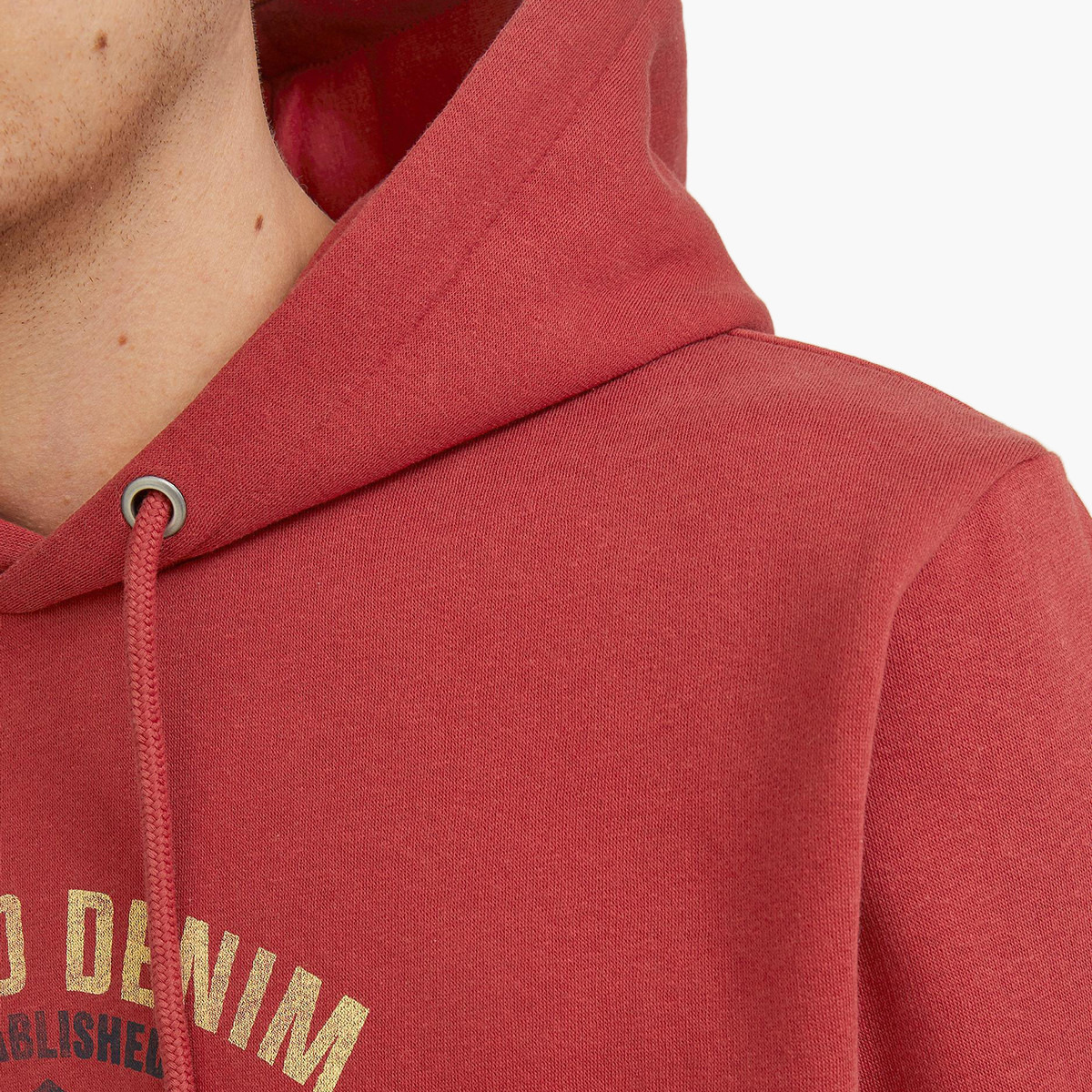 جاك آند جونز هودي بأكمام طويلة وطبعة حمراء للرجال-men-winterwear-hoodiesandsweatshirts-image-2
