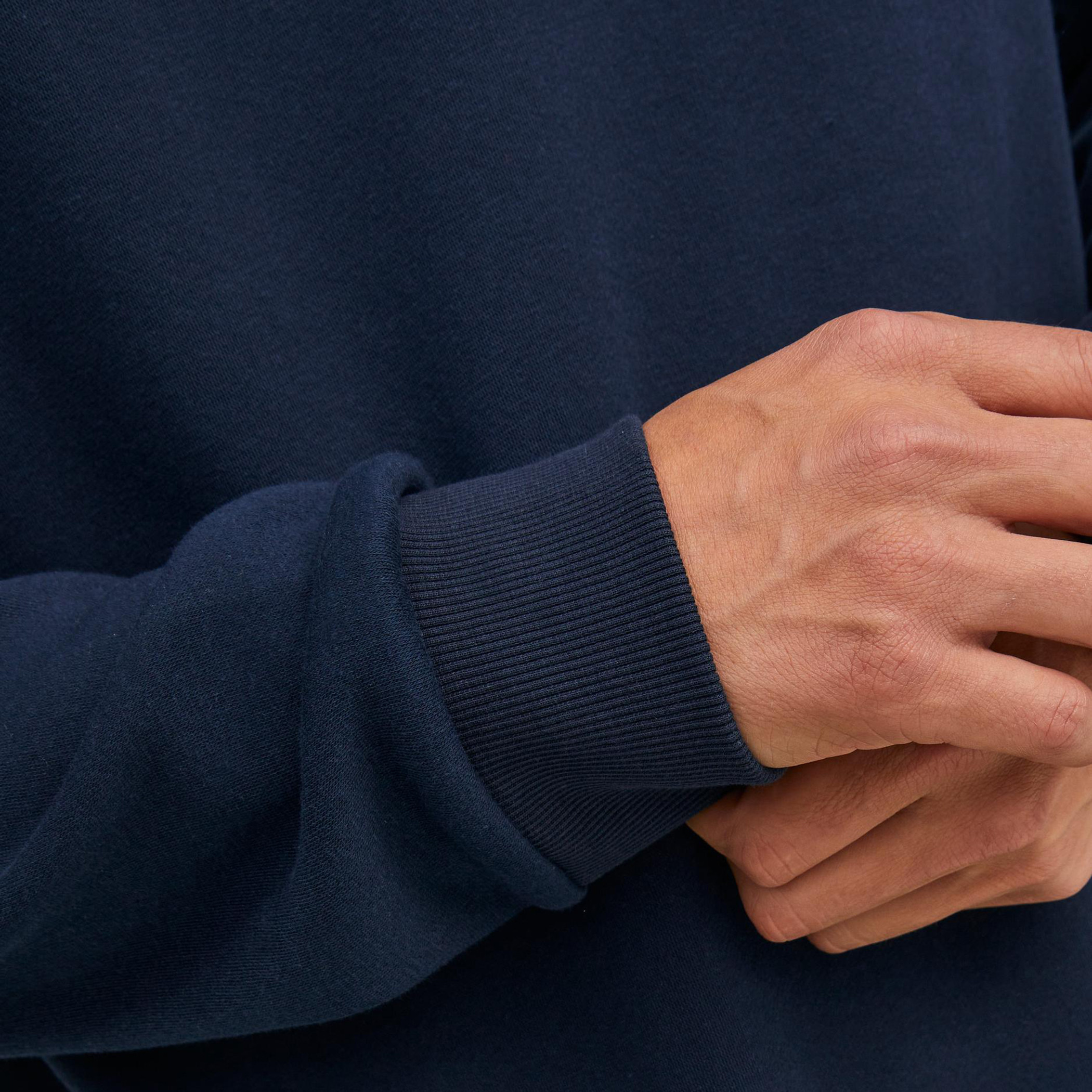 سويت شيرت جاك آند جونز رجالي بلون اسود مطبوع و رقبة دائرية-men-winterwear-hoodiesandsweatshirts-image-12