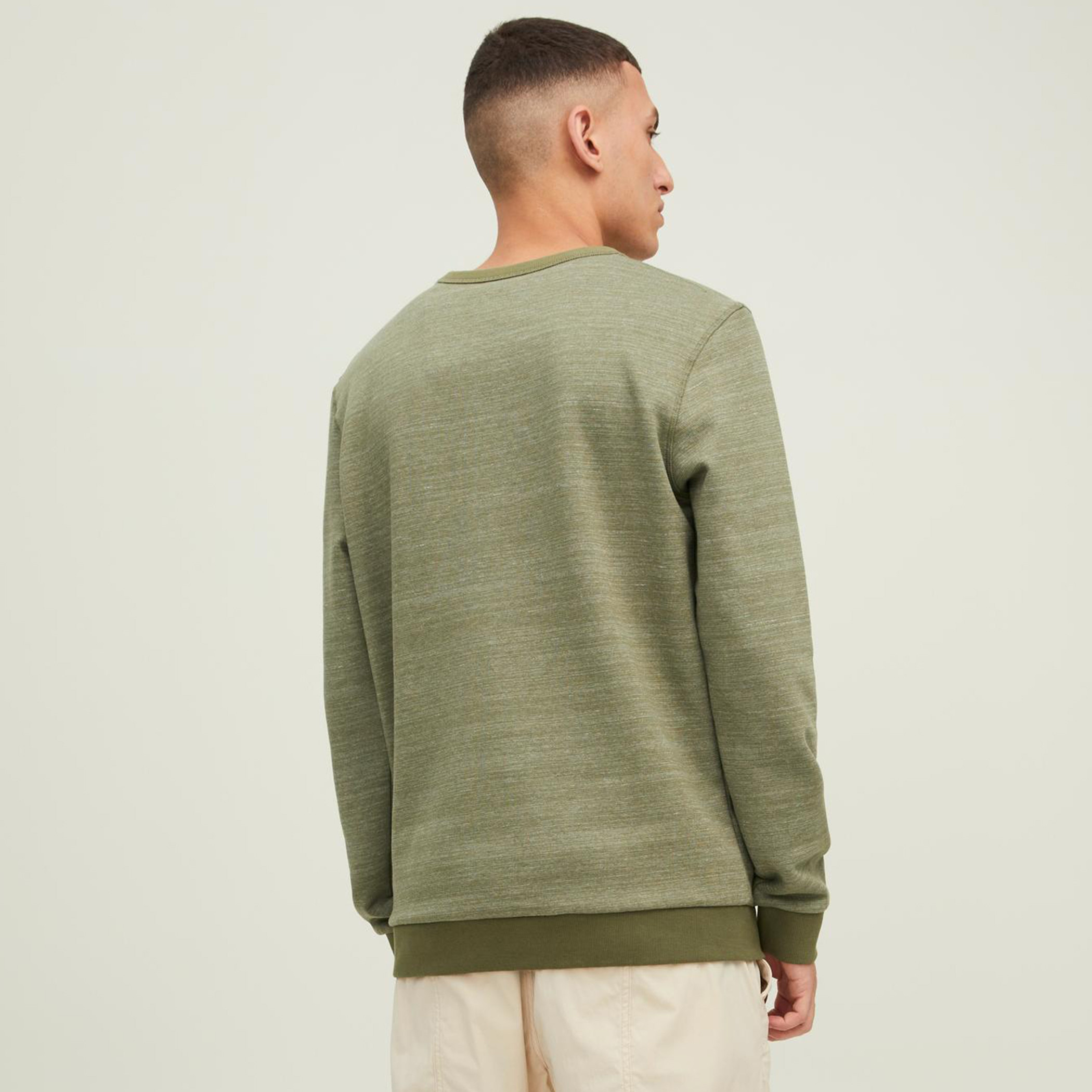 سويت شيرت جاك آند جونز رجالي بلون اسود مطبوع و رقبة دائرية-men-winterwear-hoodiesandsweatshirts-image-15
