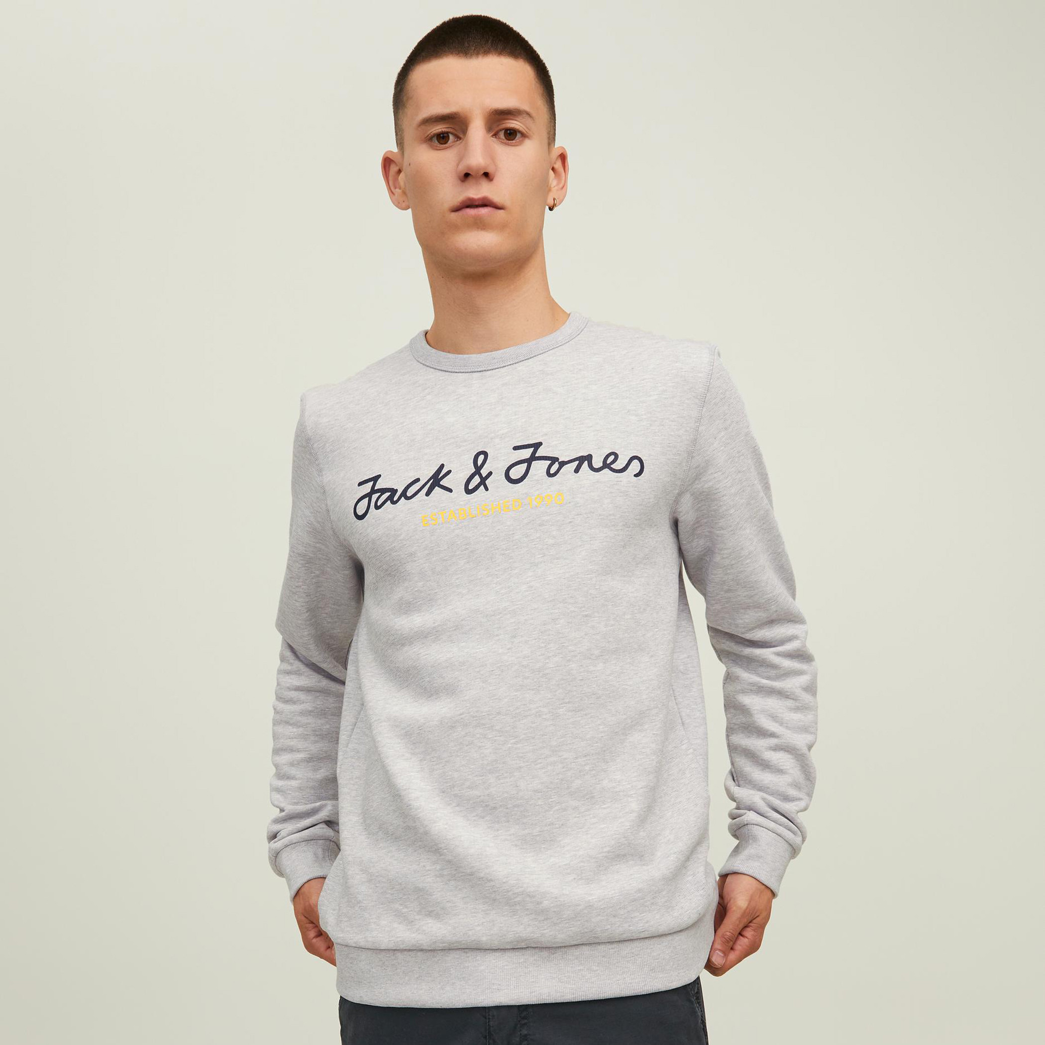 سويت شيرت جاك آند جونز رجالي بلون اسود مطبوع و رقبة دائرية-men-winterwear-hoodiesandsweatshirts-image-21
