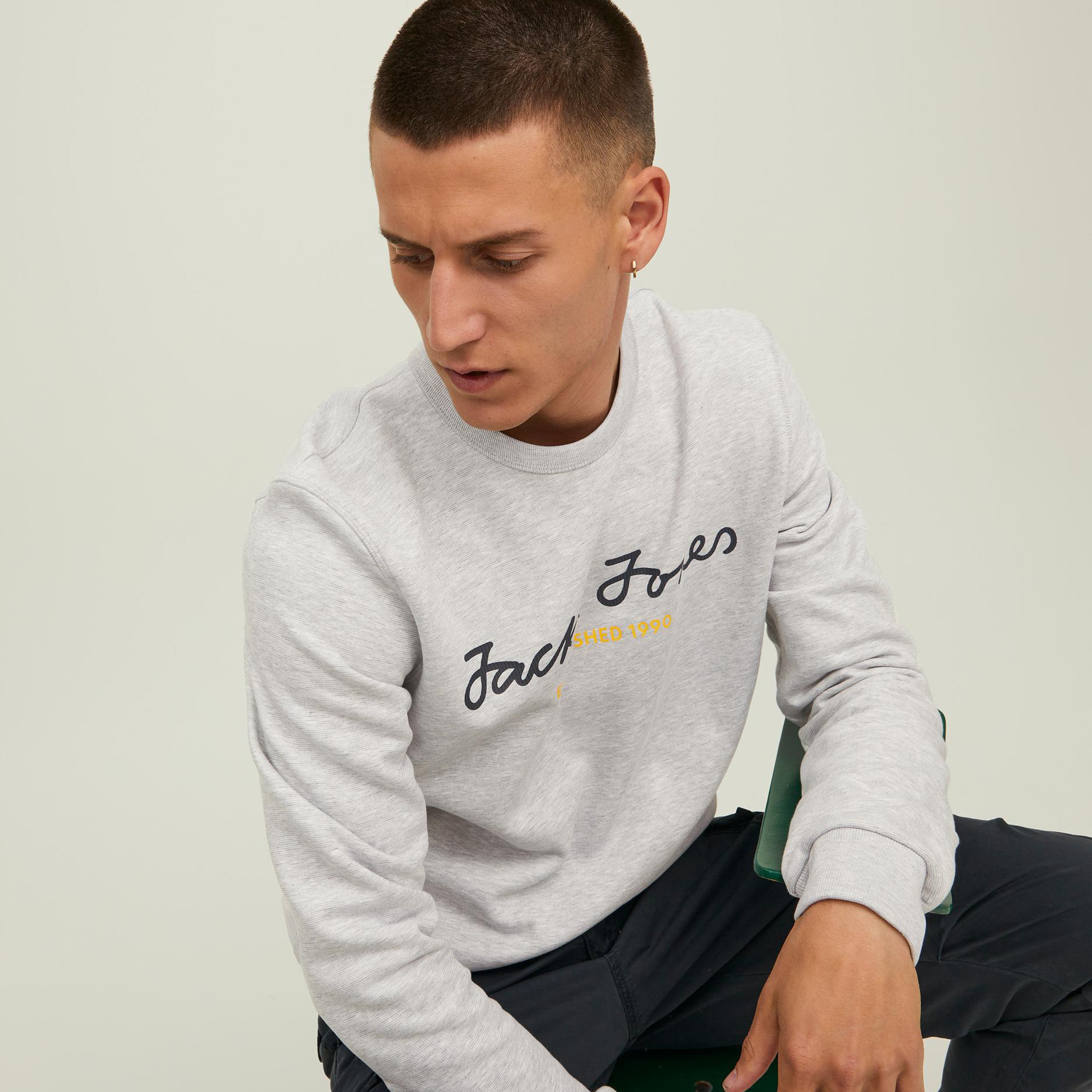 سويت شيرت جاك آند جونز رجالي بلون اسود مطبوع و رقبة دائرية-men-winterwear-hoodiesandsweatshirts-image-26
