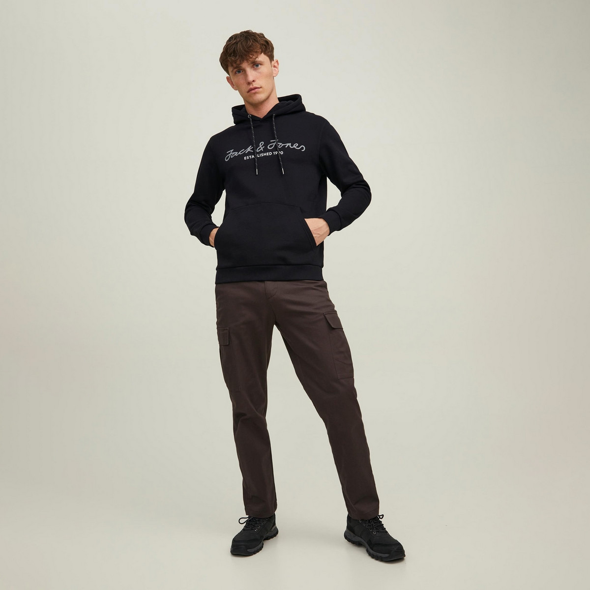 هودي جاك آند جونز بجيب كانغارو مطبوع بلون اسود للرجال-men-winterwear-hoodiesandsweatshirts-image-5