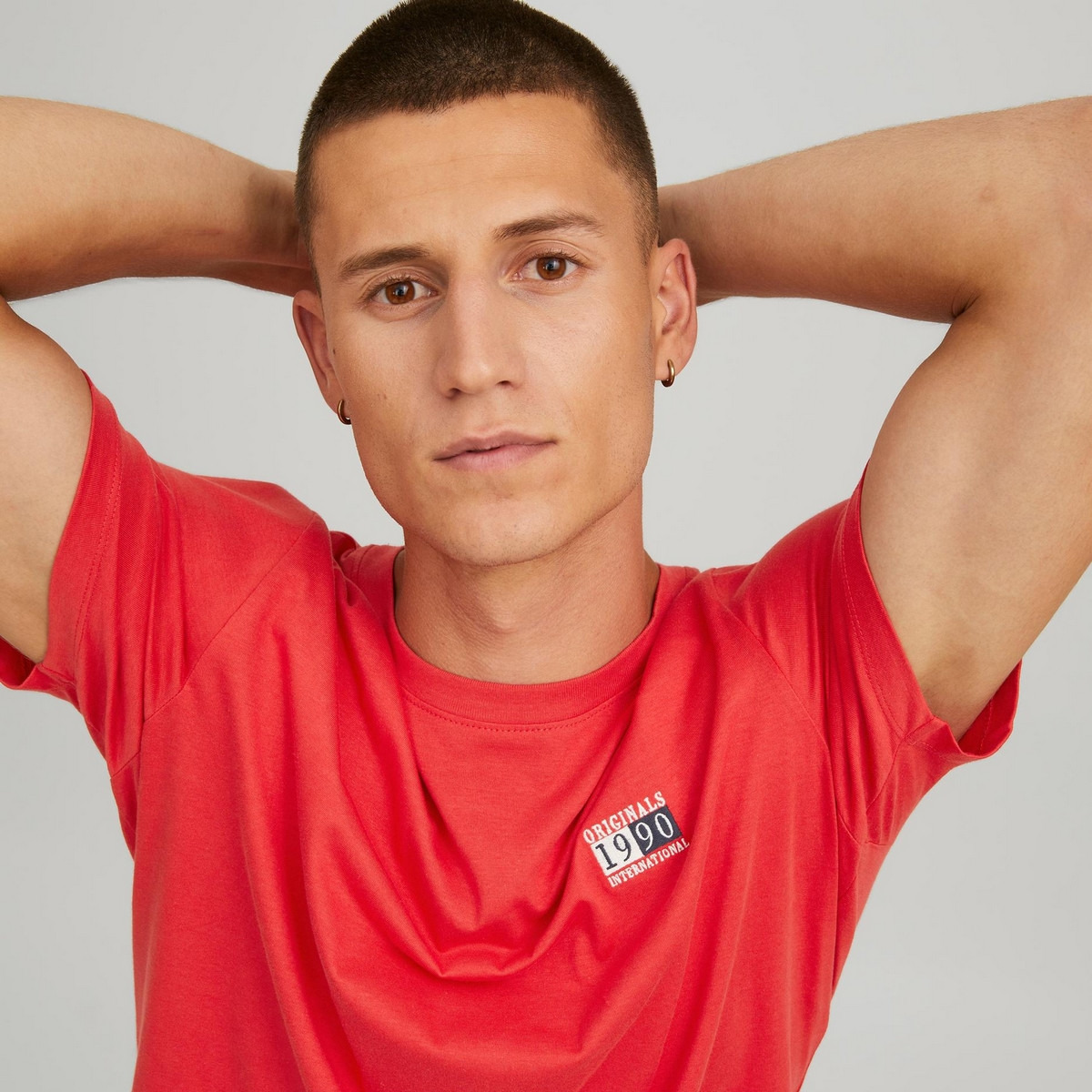 تي شيرت رجالي من جاك آند جونز بأكمام قصيرة و ياقة مستديرة مع شعار أزرق كحلي-men-clothing-tshirtsandpolos-tshirts-image-12