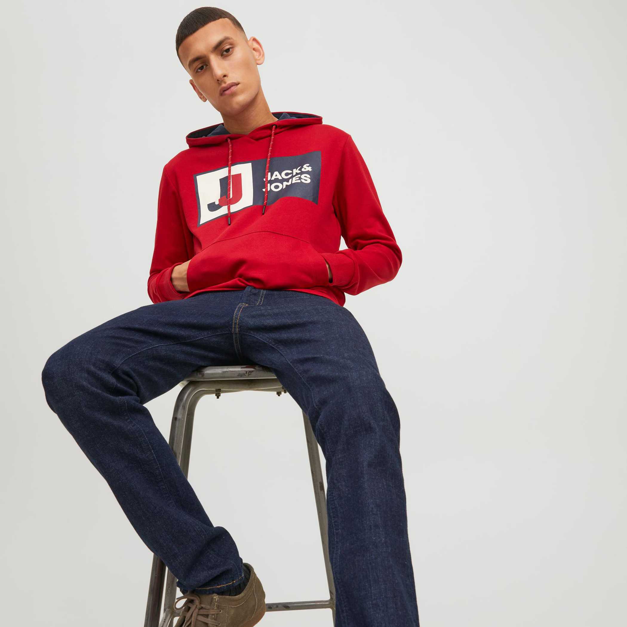 هودي جاك آند جونز من ستاندرد فيت بجيب كانغارو و مطبوع احمر للرجال-men-winterwear-hoodiesandsweatshirts-image-4