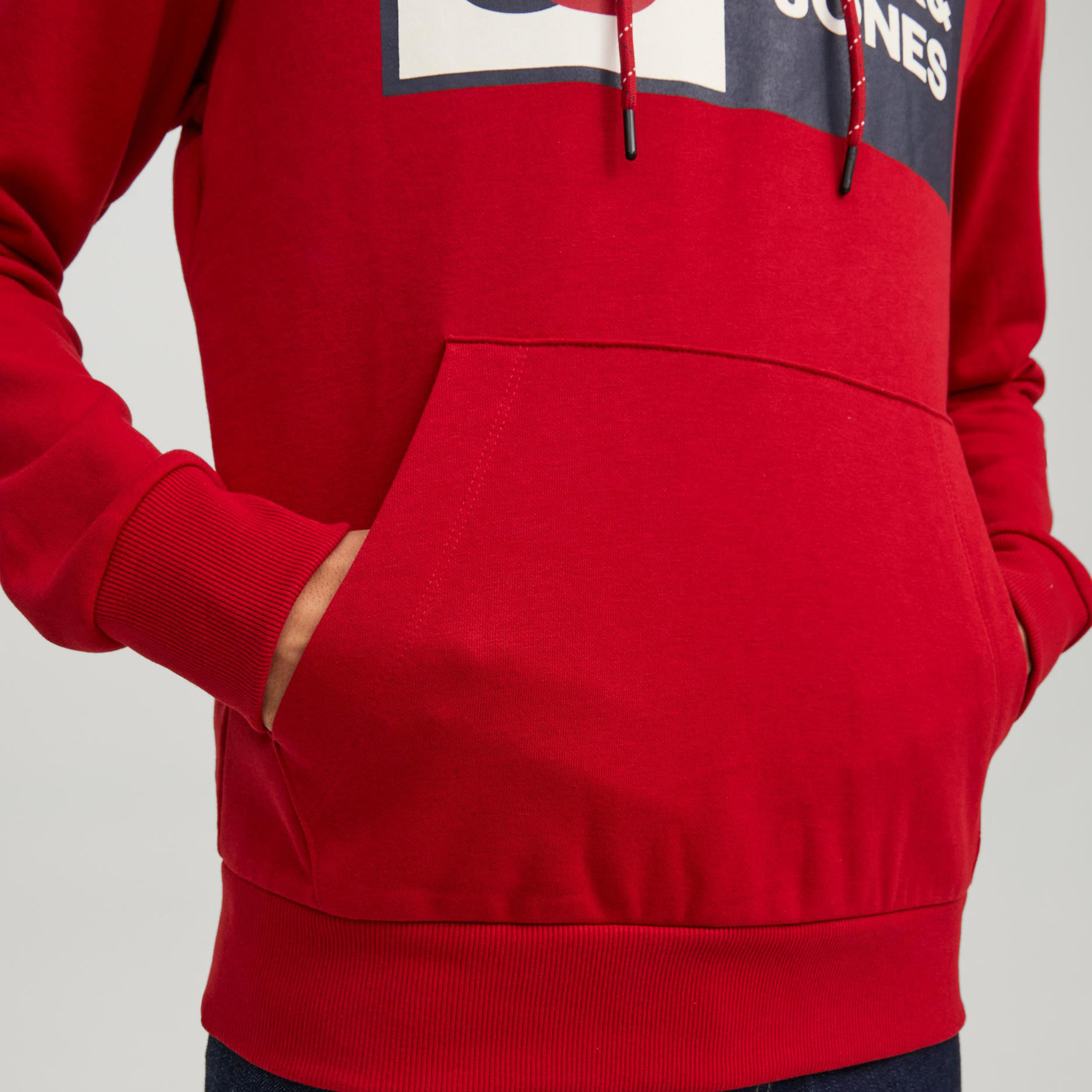 هودي جاك آند جونز من ستاندرد فيت بجيب كانغارو و مطبوع احمر للرجال-men-winterwear-hoodiesandsweatshirts-image-7