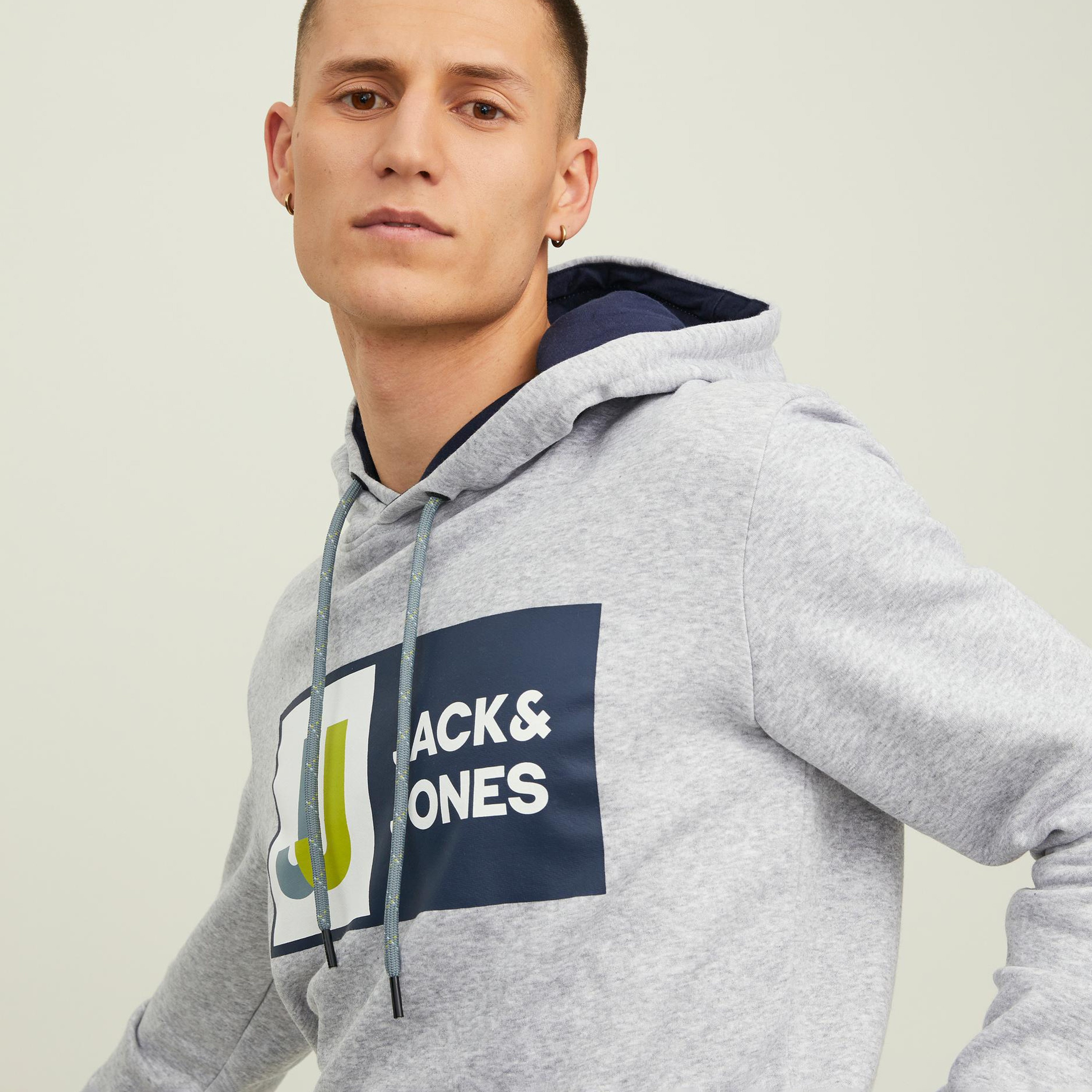 هودي من جاك آند جونز مطبوع بأكمام طويلة مع جيب كانغارو-men-winterwear-hoodiesandsweatshirts-image-15