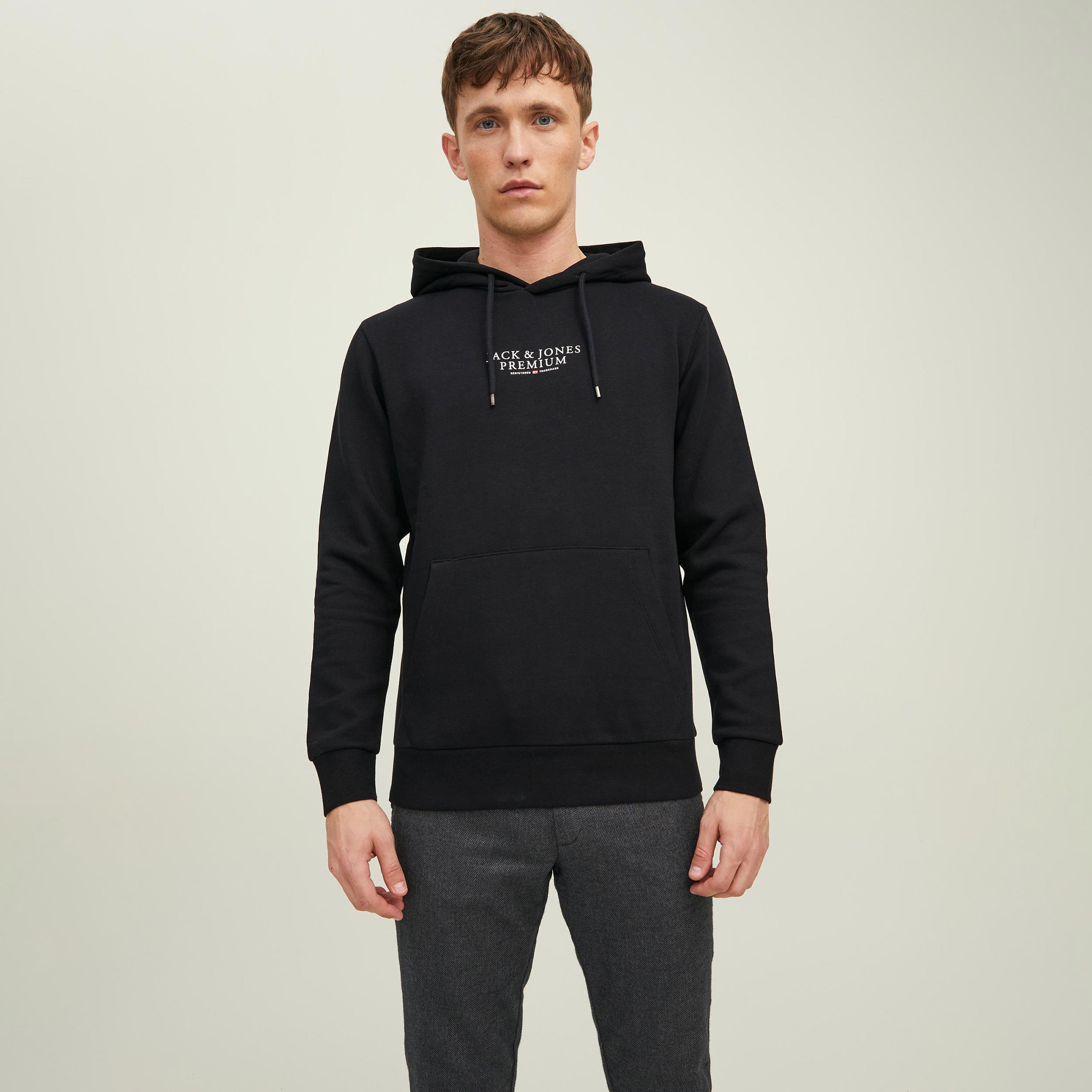 هودي من جاك آند جونز مطبوع بأكمام طويلة مع جيب كانغارو-men-winterwear-hoodiesandsweatshirts-image-1