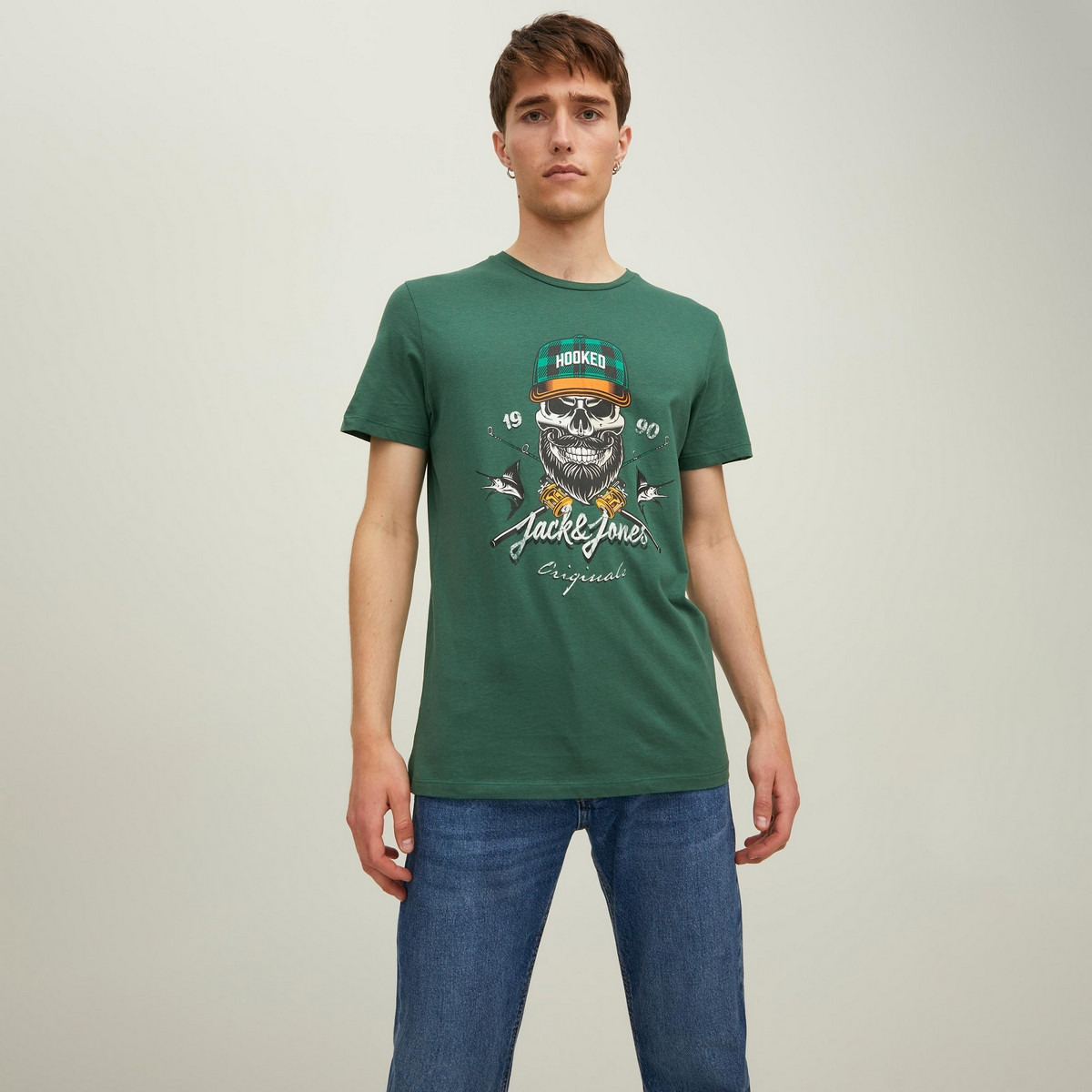 تي شيرت رجالي من جاك آند جونز بأكمام قصيرة و ياقة مستديرة و مطبوع مع لون بني-men-clothing-tshirtsandpolos-tshirts-image-2