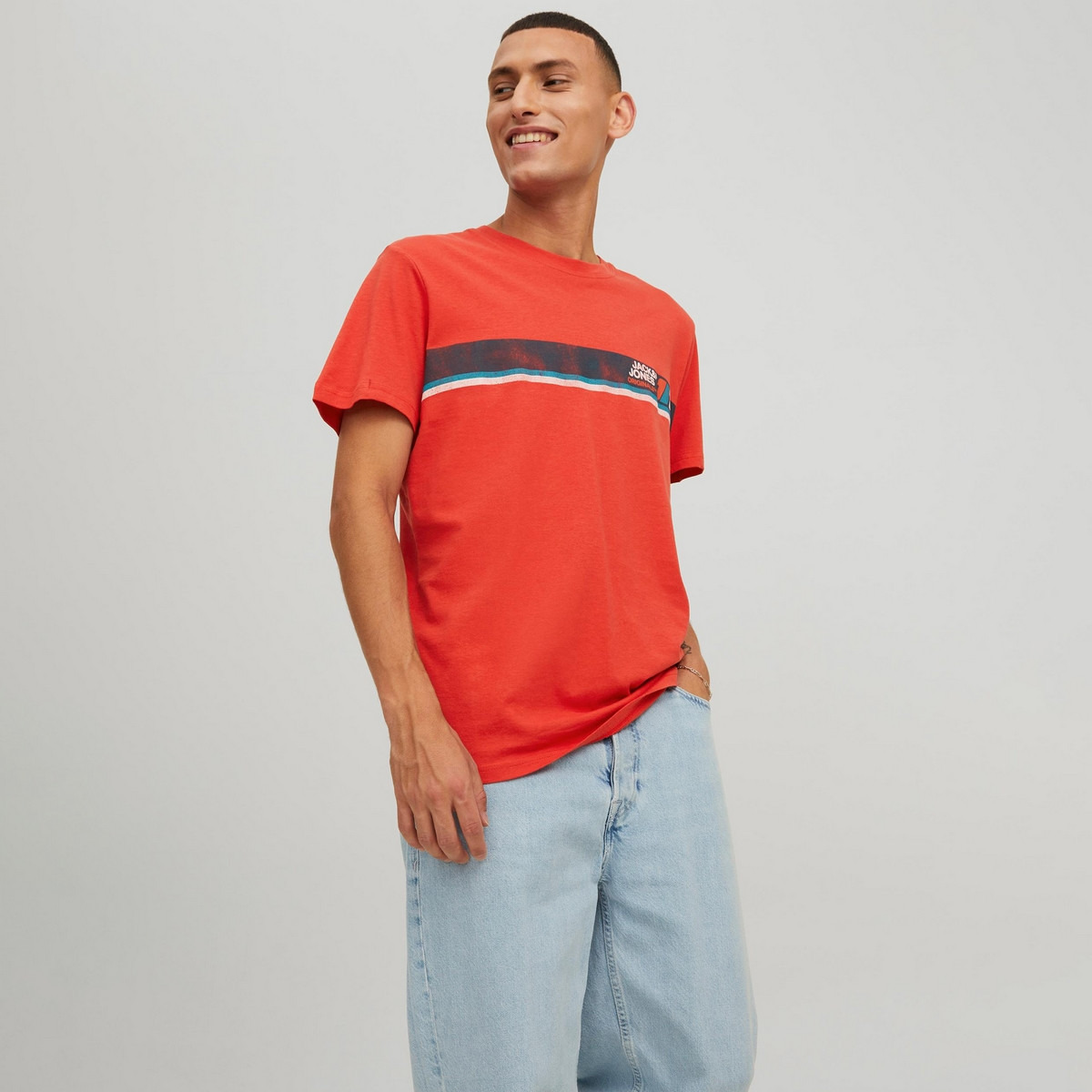 تي شيرت رجالي من جاك آند جونز بأكمام قصيرة و ياقة مستديرة و مطبوع مع لون بني-men-clothing-tshirtsandpolos-tshirts-image-9