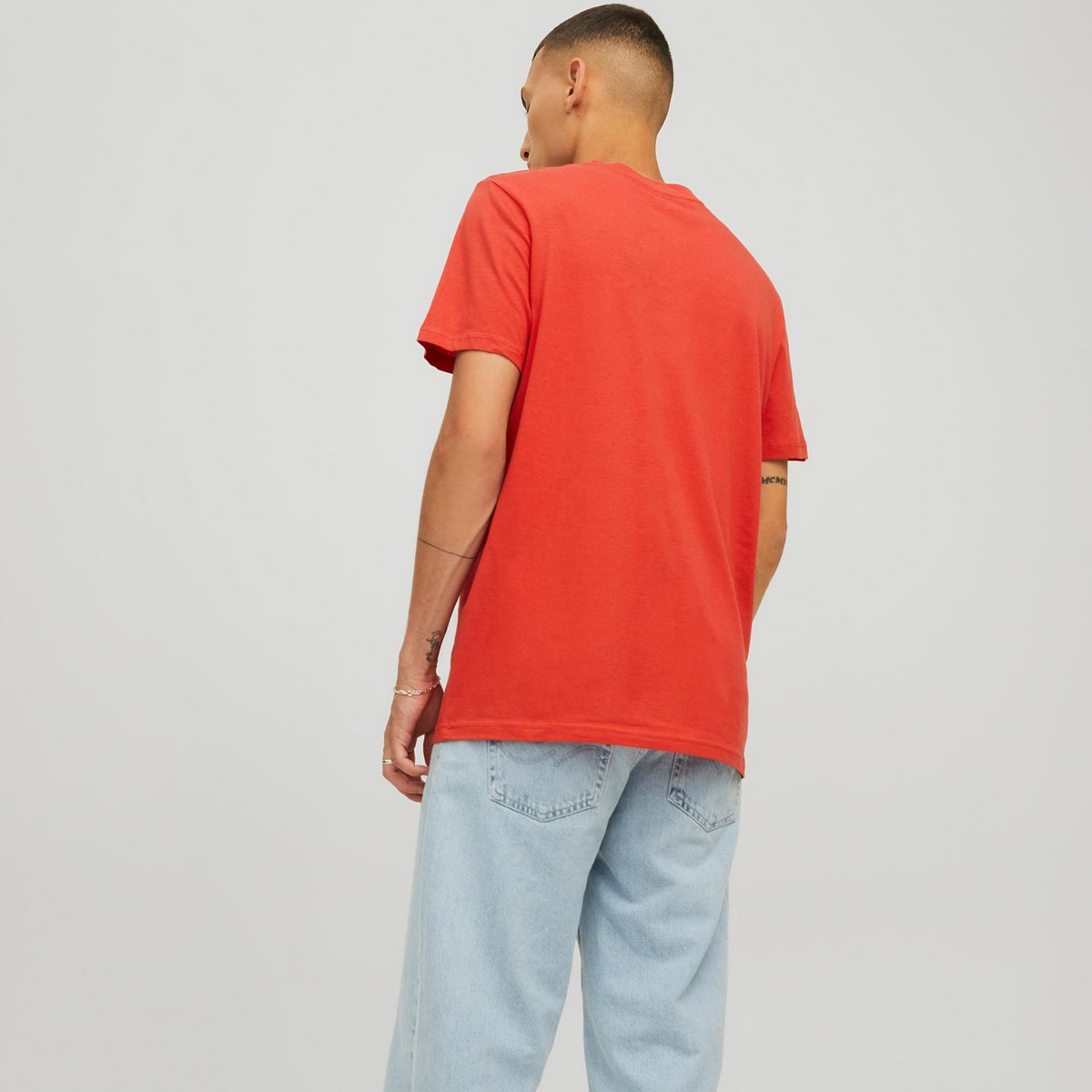 تي شيرت رجالي من جاك آند جونز بأكمام قصيرة و ياقة مستديرة و مطبوع مع لون بني-men-clothing-tshirtsandpolos-tshirts-image-10