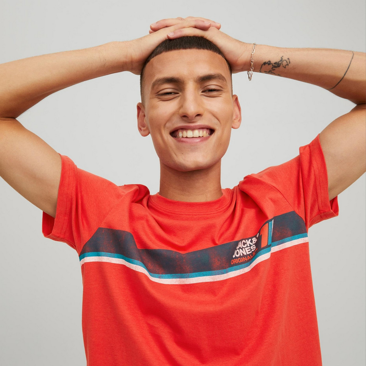 تي شيرت رجالي من جاك آند جونز بأكمام قصيرة و ياقة مستديرة و مطبوع مع لون بني-men-clothing-tshirtsandpolos-tshirts-image-12